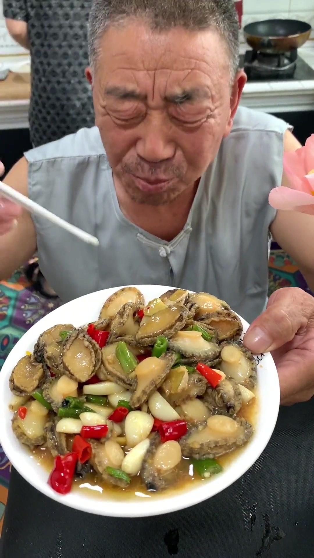 去壳去内脏鲍鱼肉,红烧辣炒做粥超美味,快来尝尝!