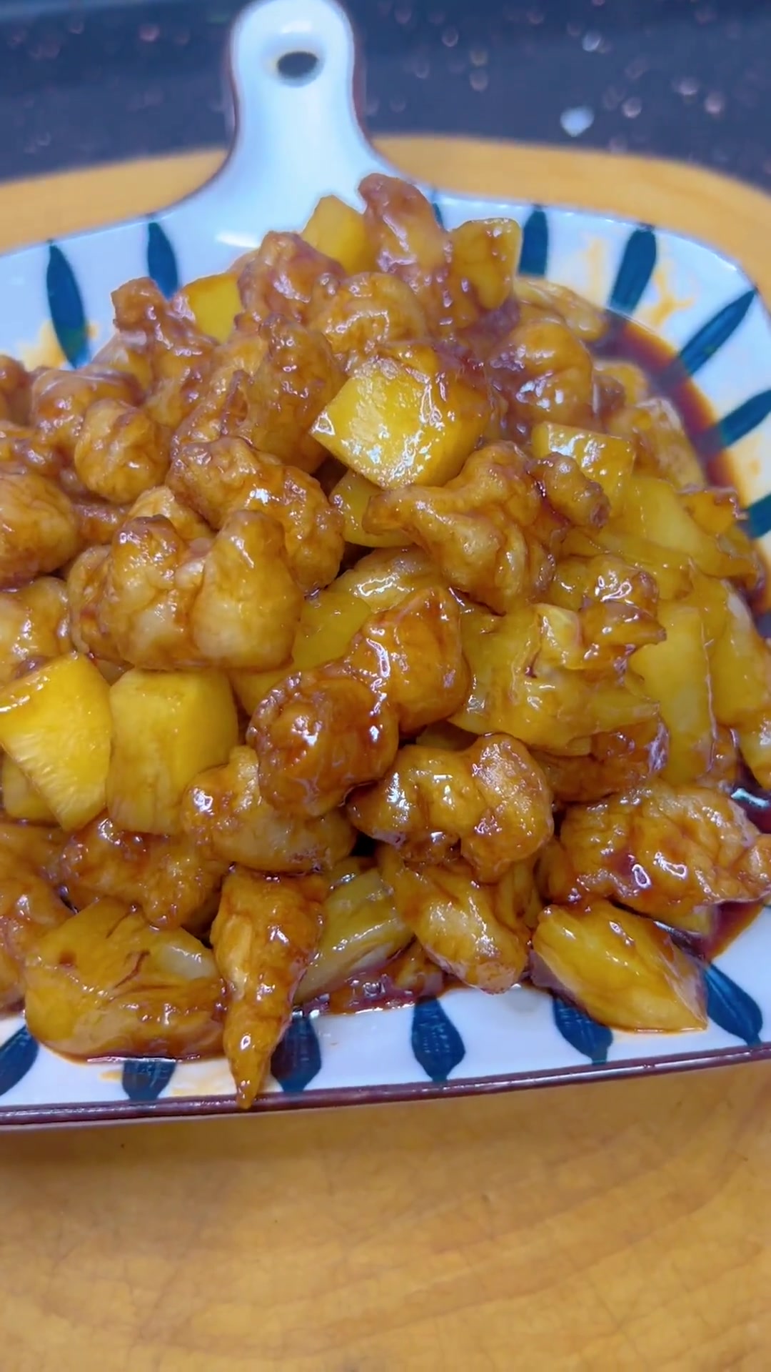 糖醋里脊酸酸甜甜的大人孩子都爱吃、夏天来上这样一道菜开胃下饭