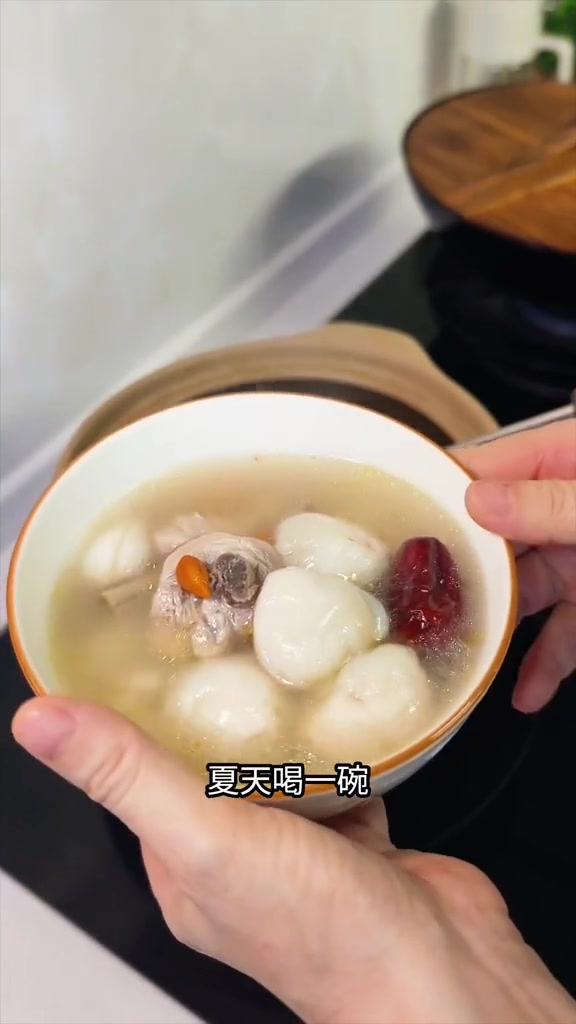 简单几步煲出清甜荔枝鸡汤，夏日温补不上火养生好选择！