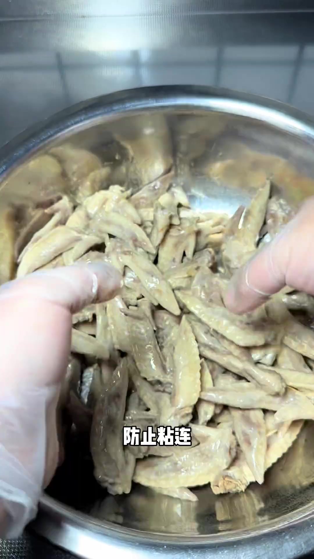 强烈推荐追剧小零食冷吃鸡翅尖,麻辣酥香超好吃!