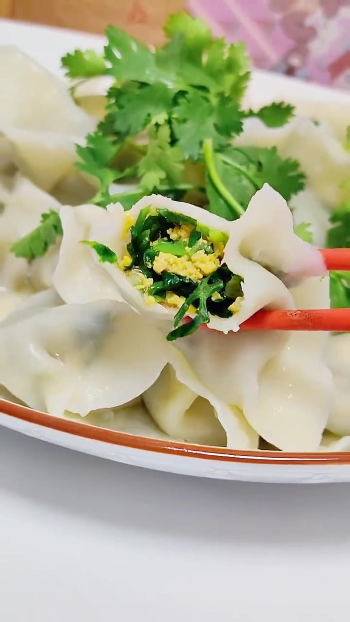 香菜馅饺子超香，一口下去香迷糊，香菜控快试试！
