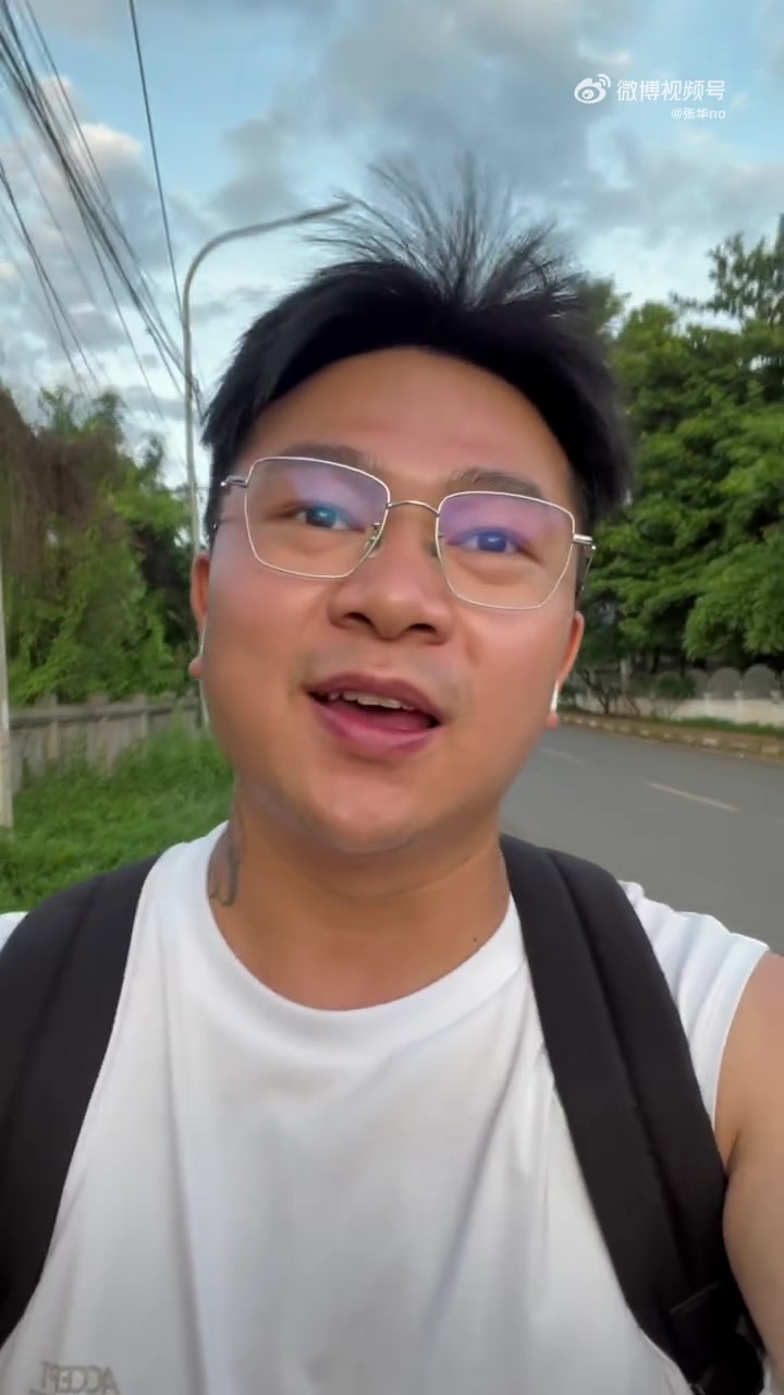 琅勃拉邦是老挝的第二大城市,这边没有高楼大厦,也没有车水马龙,但这里有足够抚慰人心的人间烟