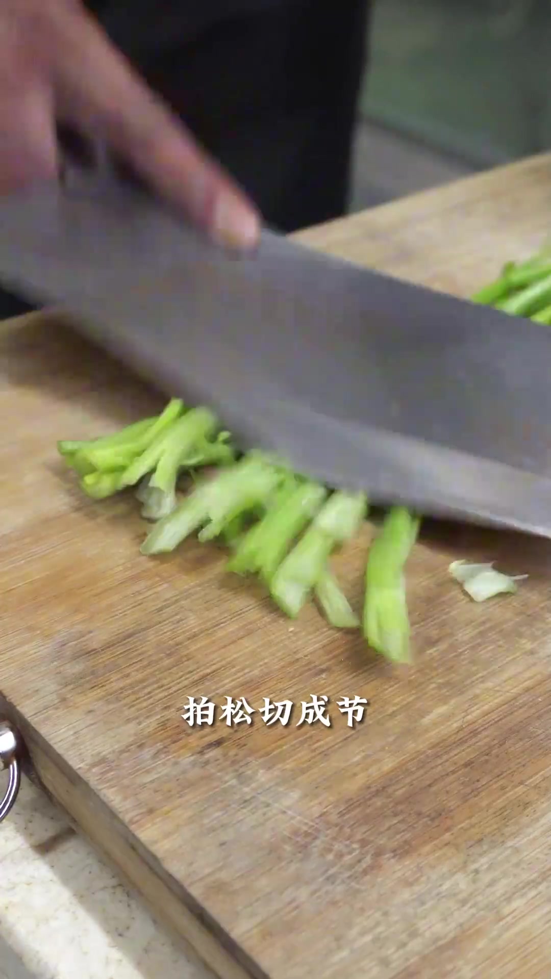 芹菜木耳鸡蛋三分钟学会家常做法!营养丰富又下饭