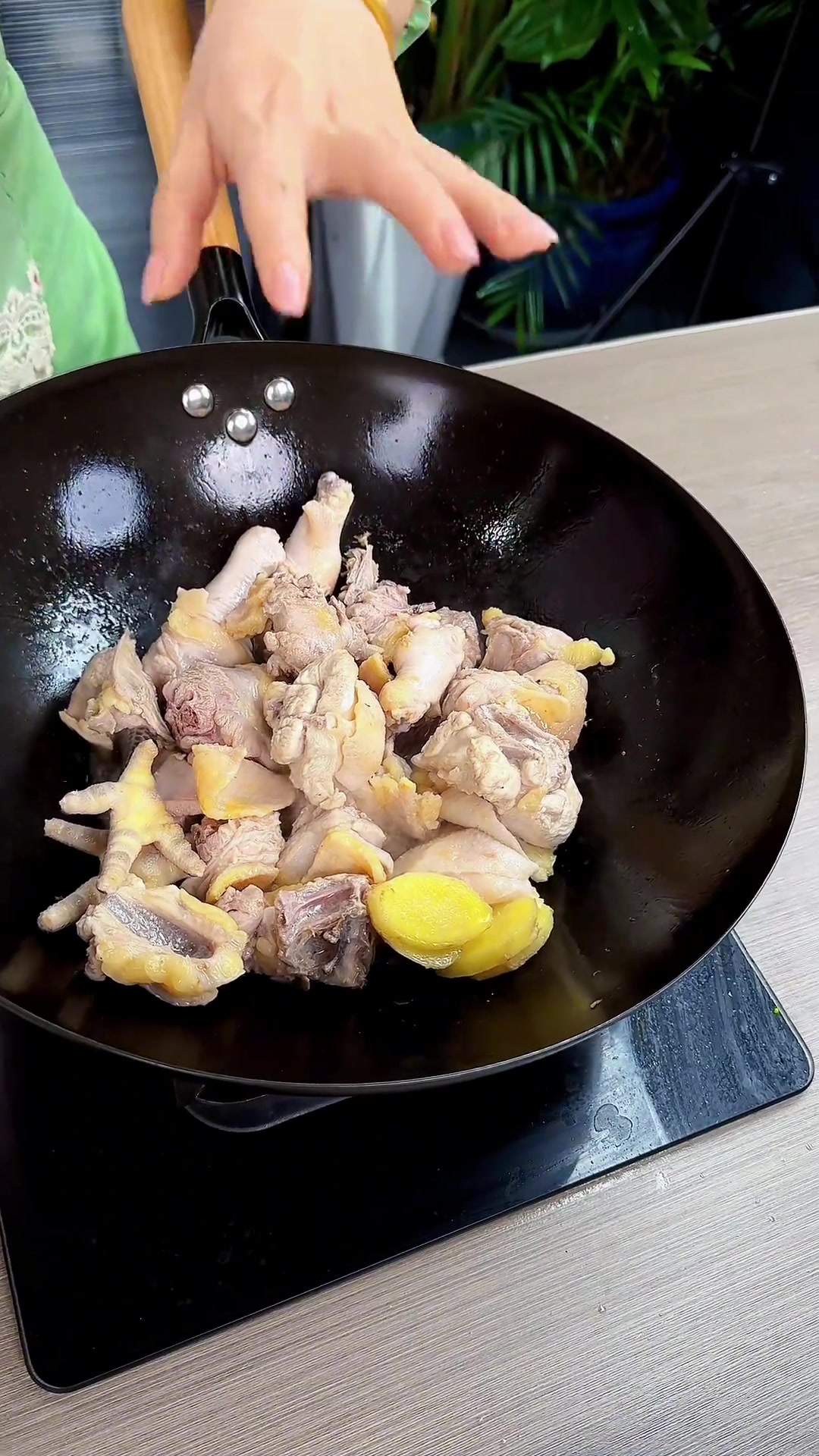 清炖老母鸡汤,天凉了喝碗鸡汤,暖暖的感觉真好