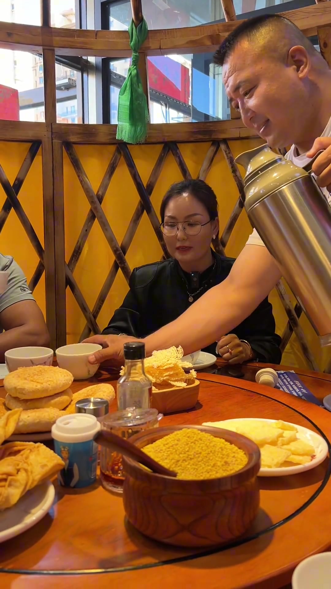 呼市朋友想吃鄂尔多斯烩菜,可选巴音陶日故德烩菜