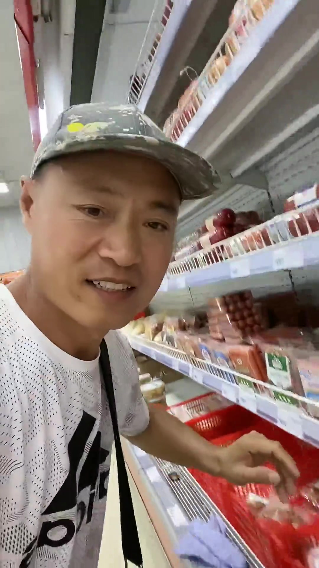 逛吉雅超市,见识俄罗斯特色美食沙拉肉