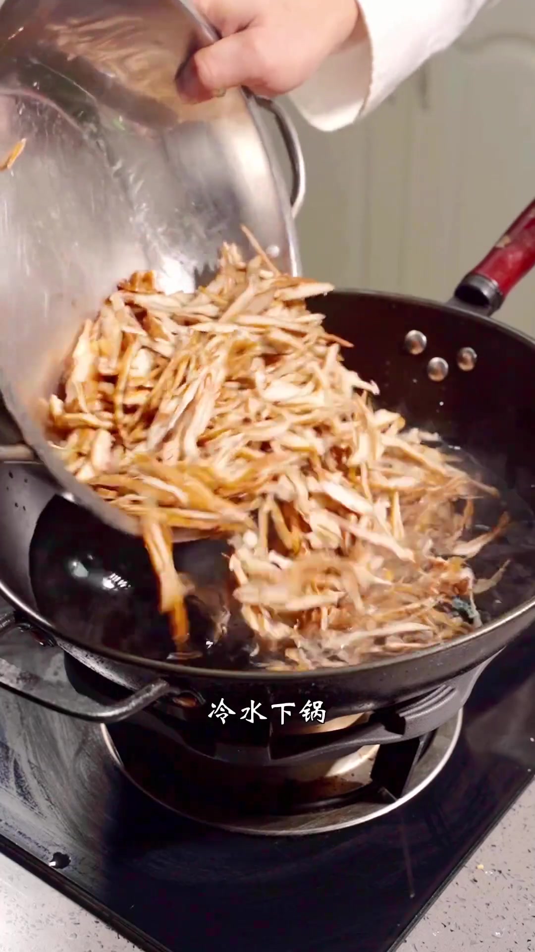 豆豉辣椒蒸腊肠加香干,超下饭
