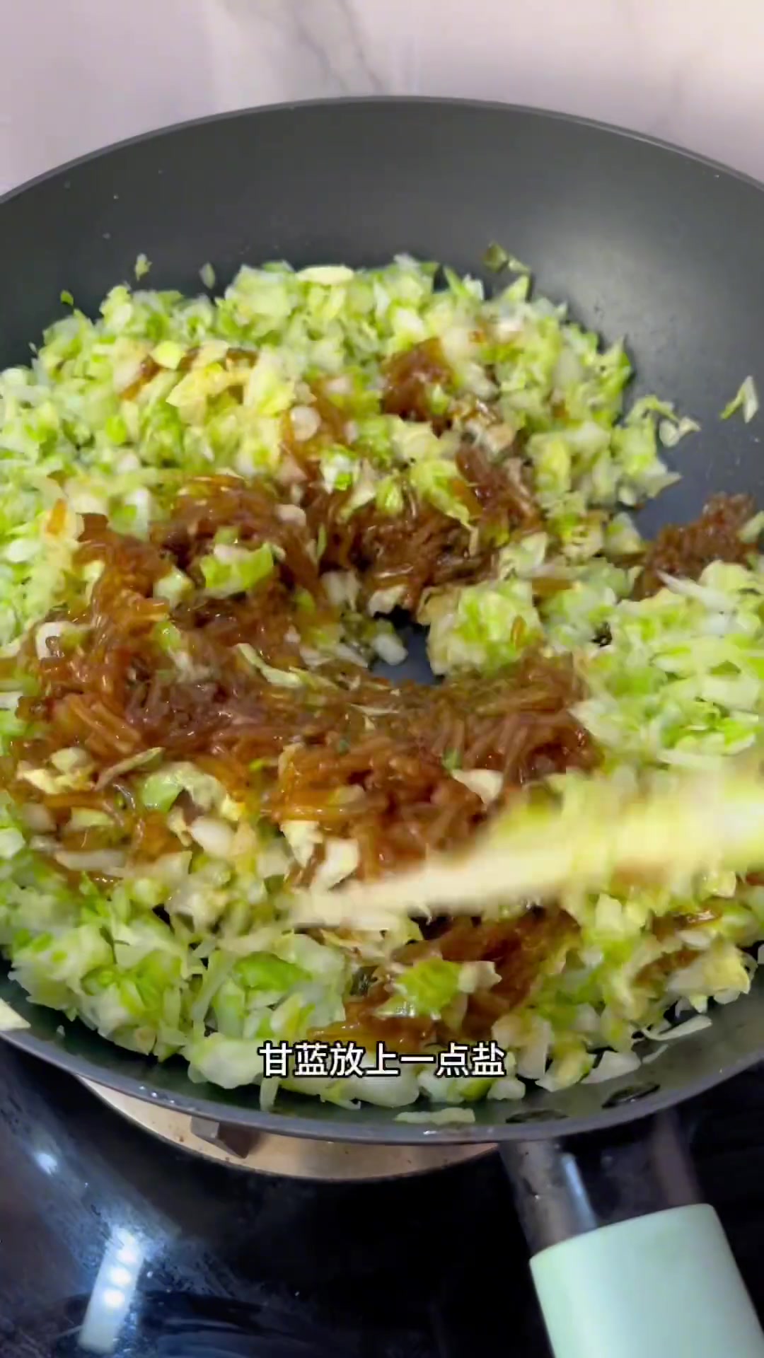 吃南瓜季，家有老南瓜可做南瓜面素馅包子，营养好吃