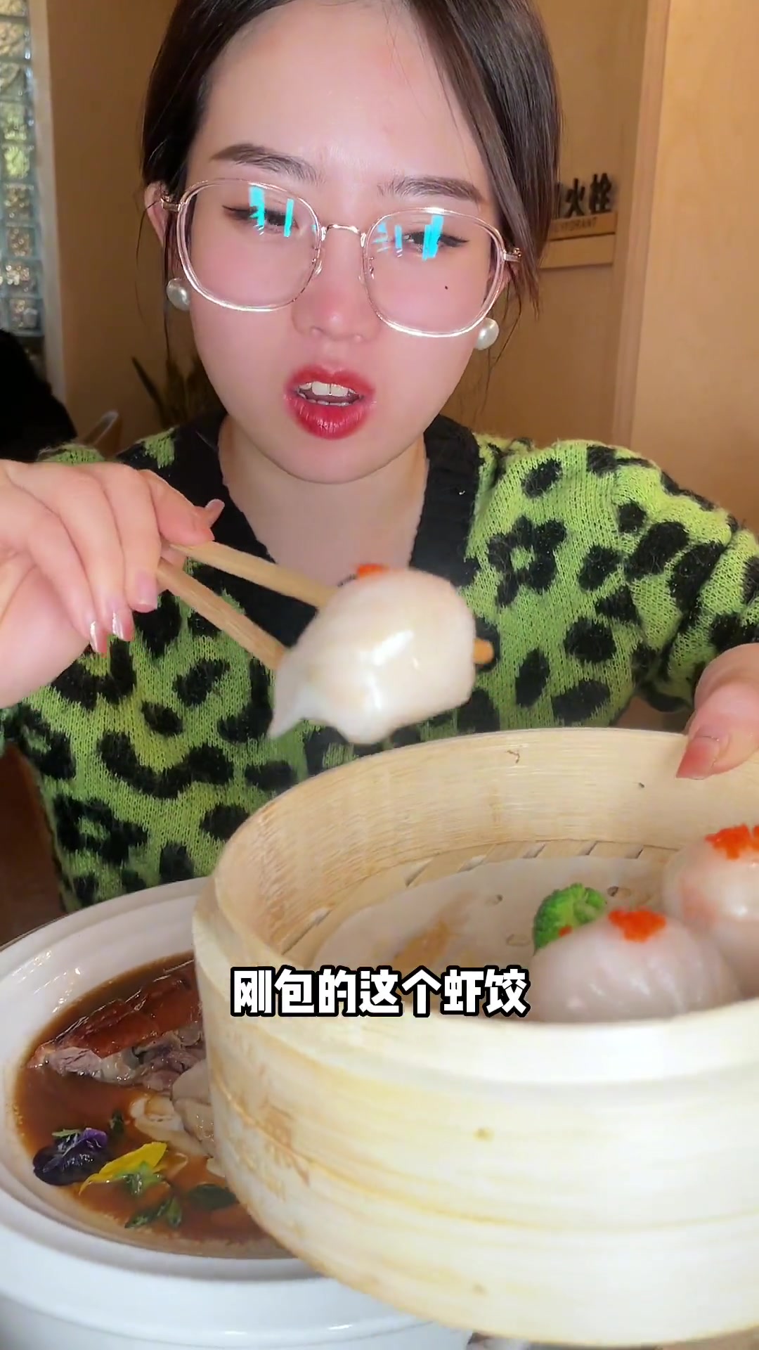顺德菜馆尝正宗美味，烧鹅、煲仔饭、虾饺超赞！