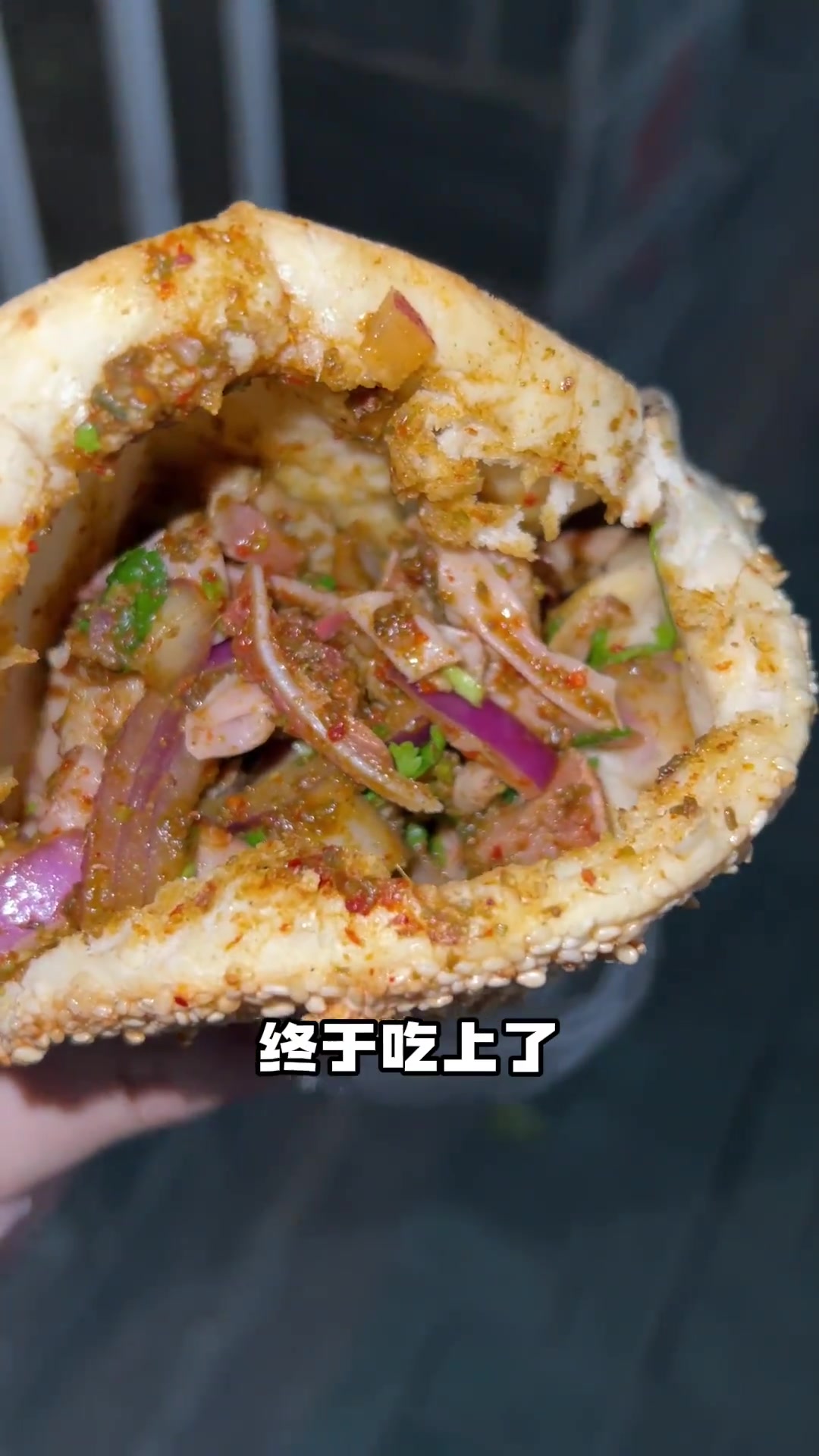 徐州真的太好逛了,居民区发现的丰县羊盘肠烧饼,真的太太太好吃了!