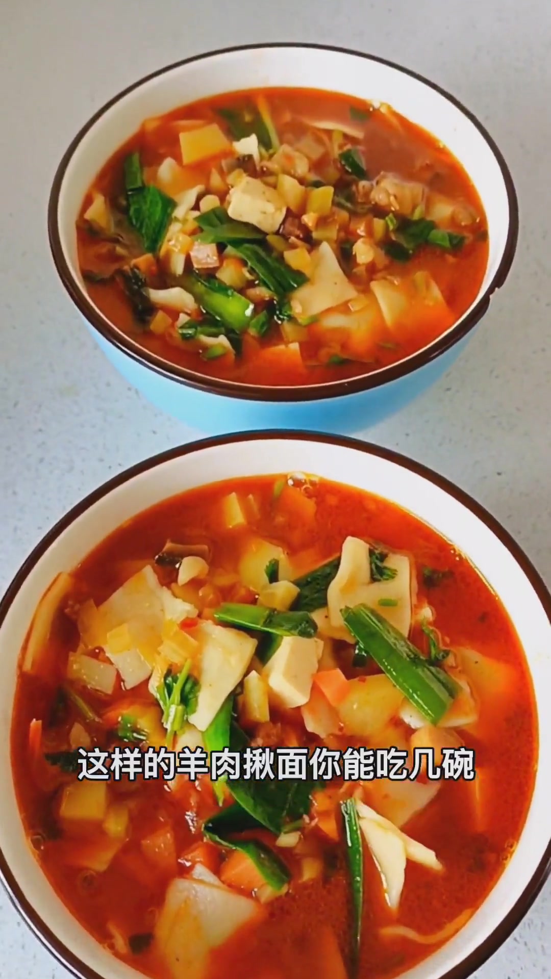 羊肉小揪面是阿拉善左旗的特色面食，羊肉不柴不腥，汤鲜味美，吃上一碗暖心暖胃