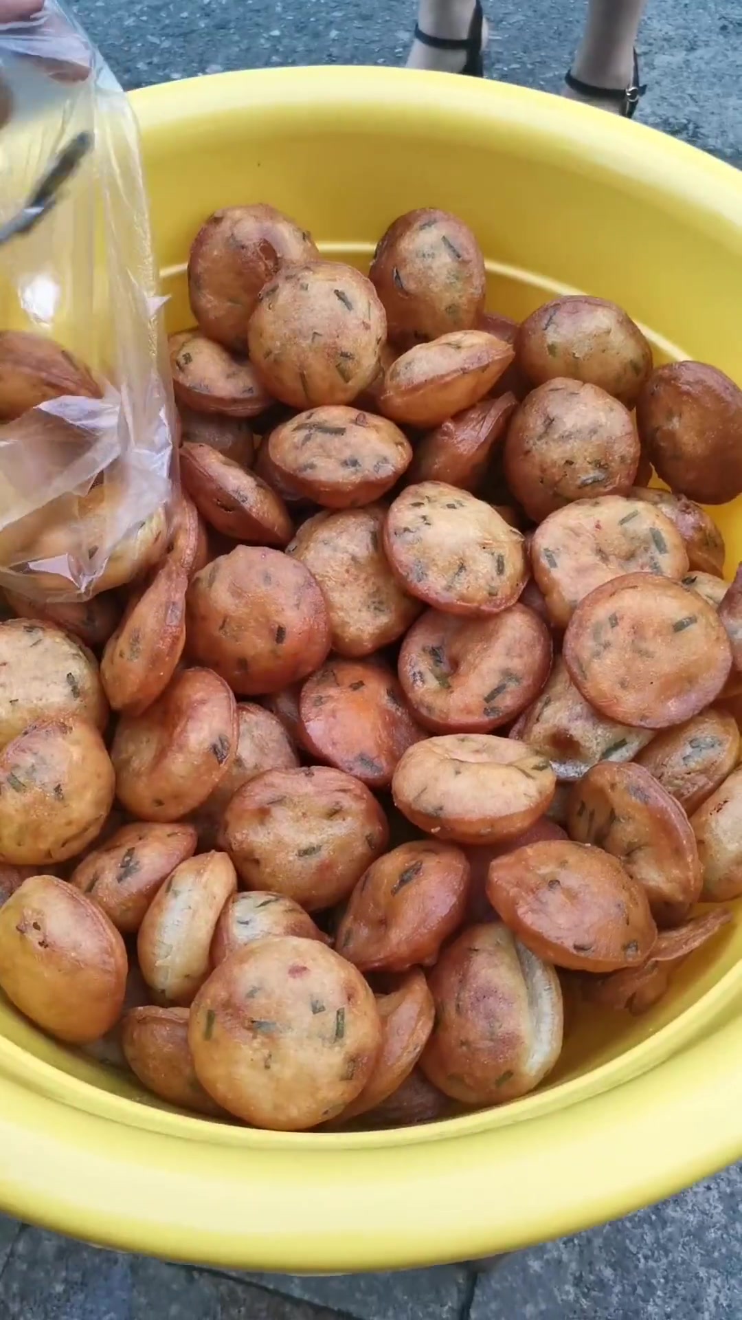寻找铅山美食达人:港东韭菜饼,香脆诱人,欢迎来做客!
