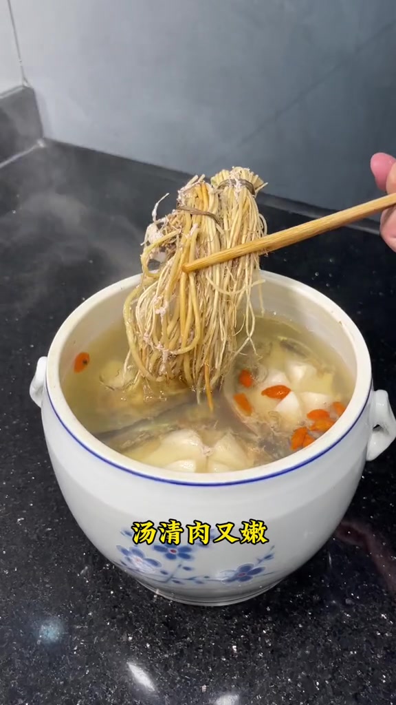 夏天给家人安排这道鲍鱼煲肉汤，做法简单又好吃