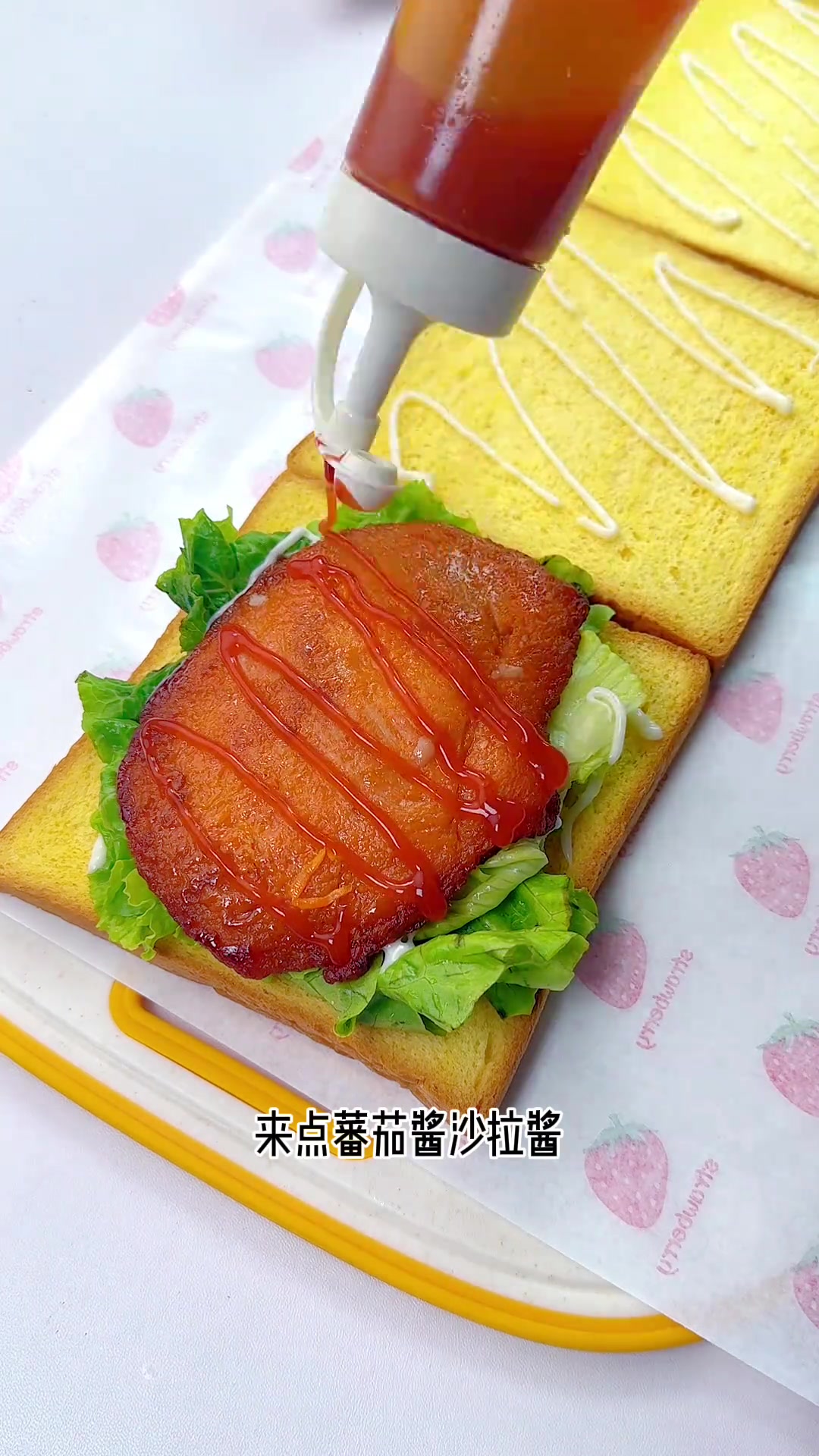 摆摊热卖的鸡排肉松三明治，自制简单，快给宝贝安排