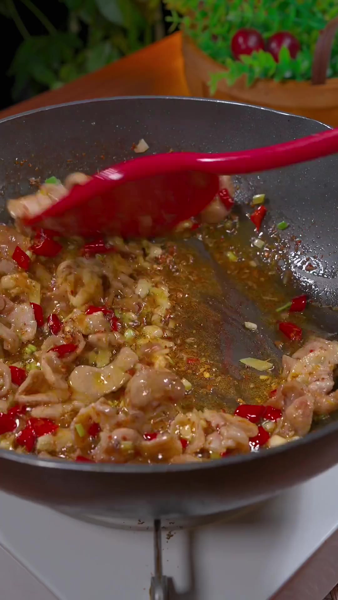 我家每次做这个鲜蘑炒肉孩子都能多吃两大碗饭