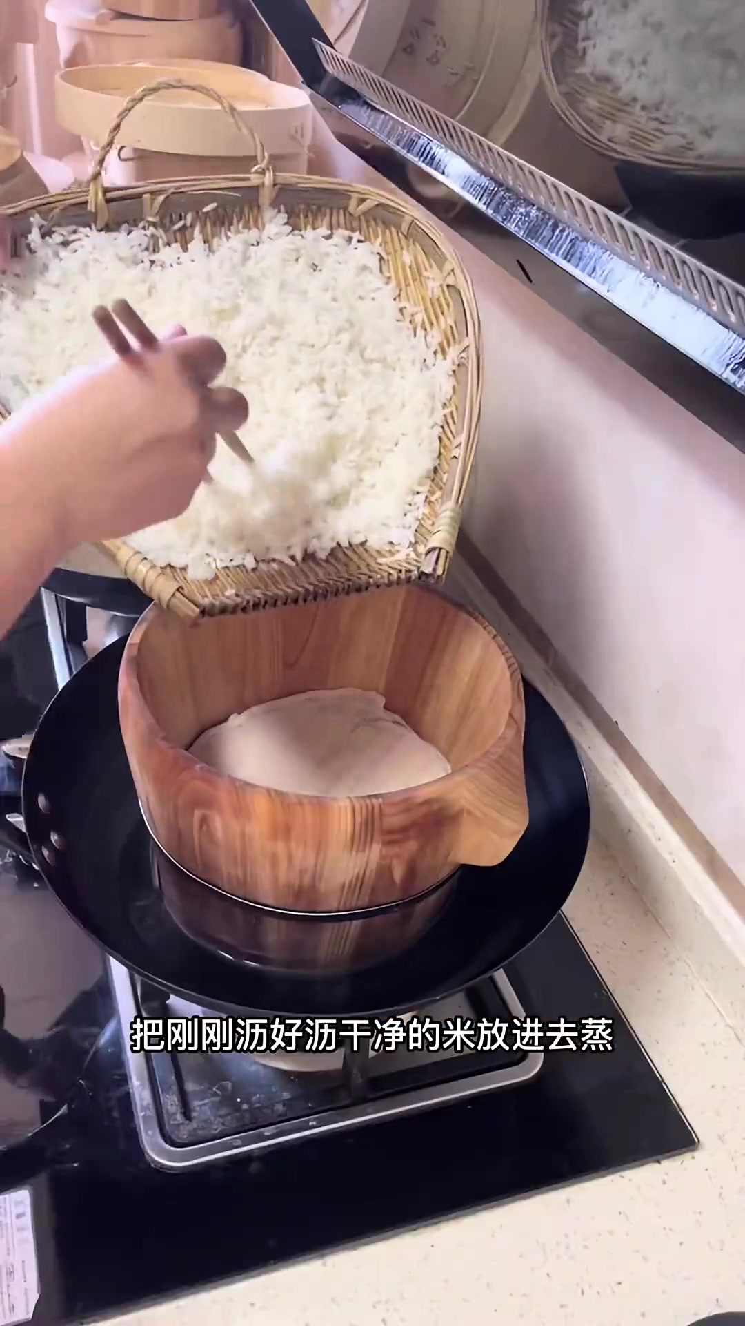木桶饭教程来啦！颗颗饱满粒粒松散，一桌好菜这么做