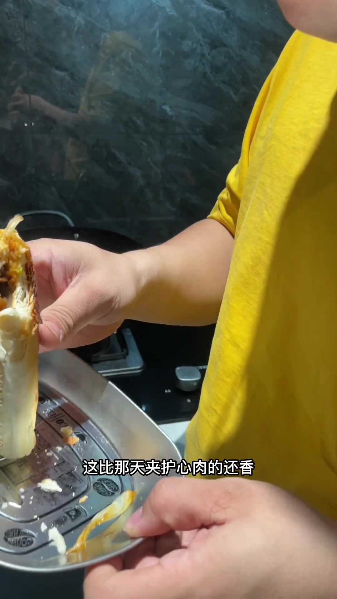 夜宵系列烧饼夹肥肠肥肠酸笋米线香爆了