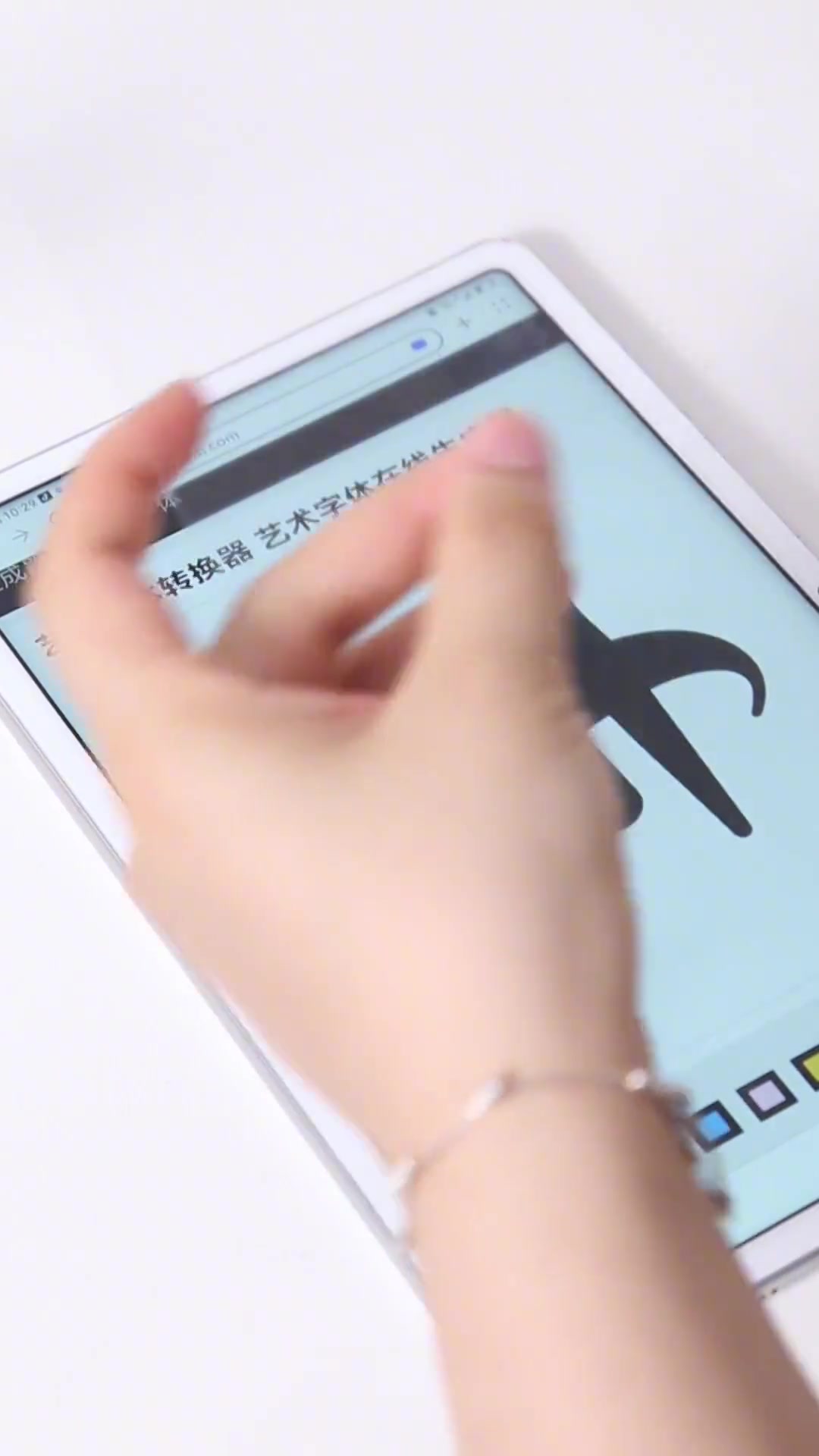 奶油霜手绘字体蛋糕这款极简风蛋糕，别看这么简单，翻车几率却很大