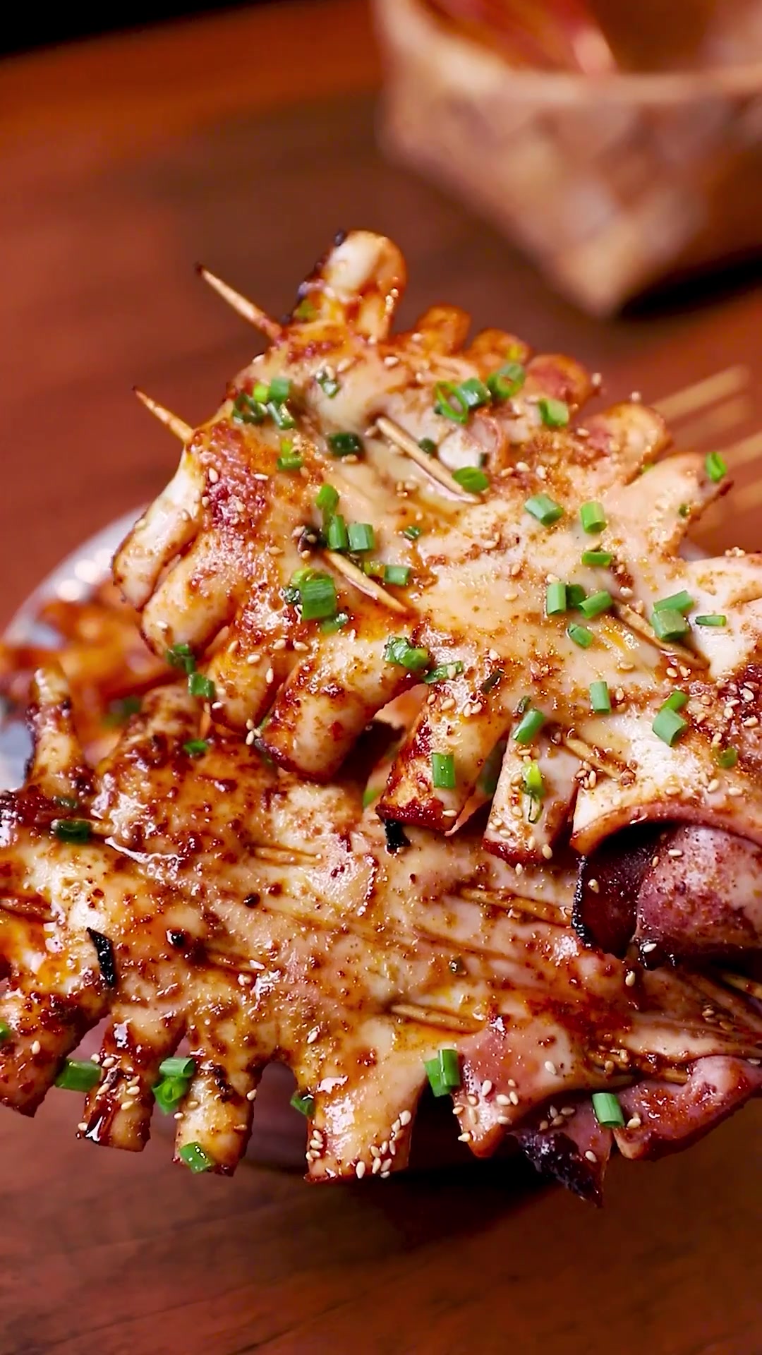 鲜嫩大鱿鱼撒烧烤料，简直太好吃了！