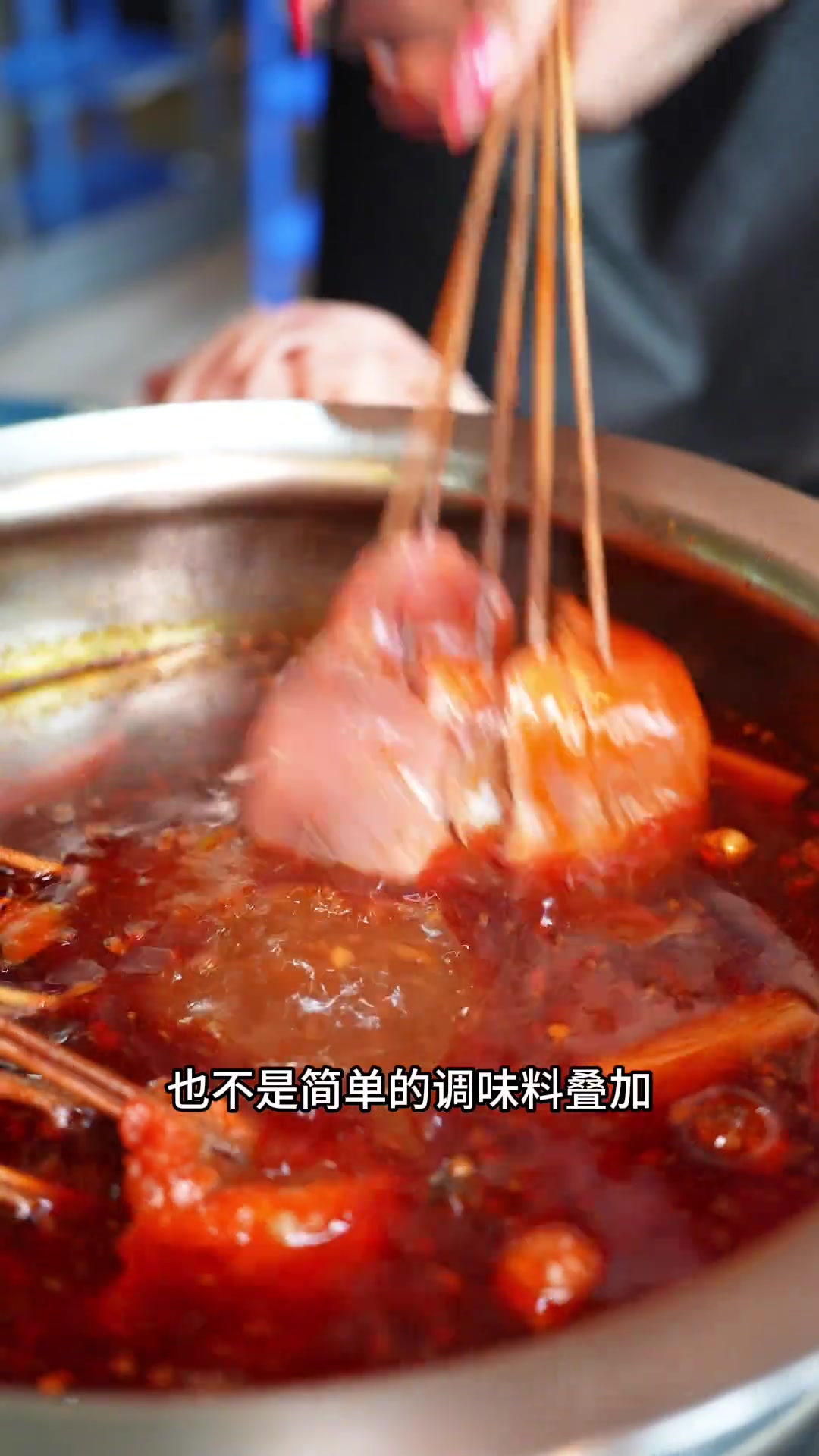 朝圣中国小吃之城，发现以前吃的都是假的来乐山吃真正的麻辣烫，钵钵鸡，油炸串串，甜皮鸭和冰粉