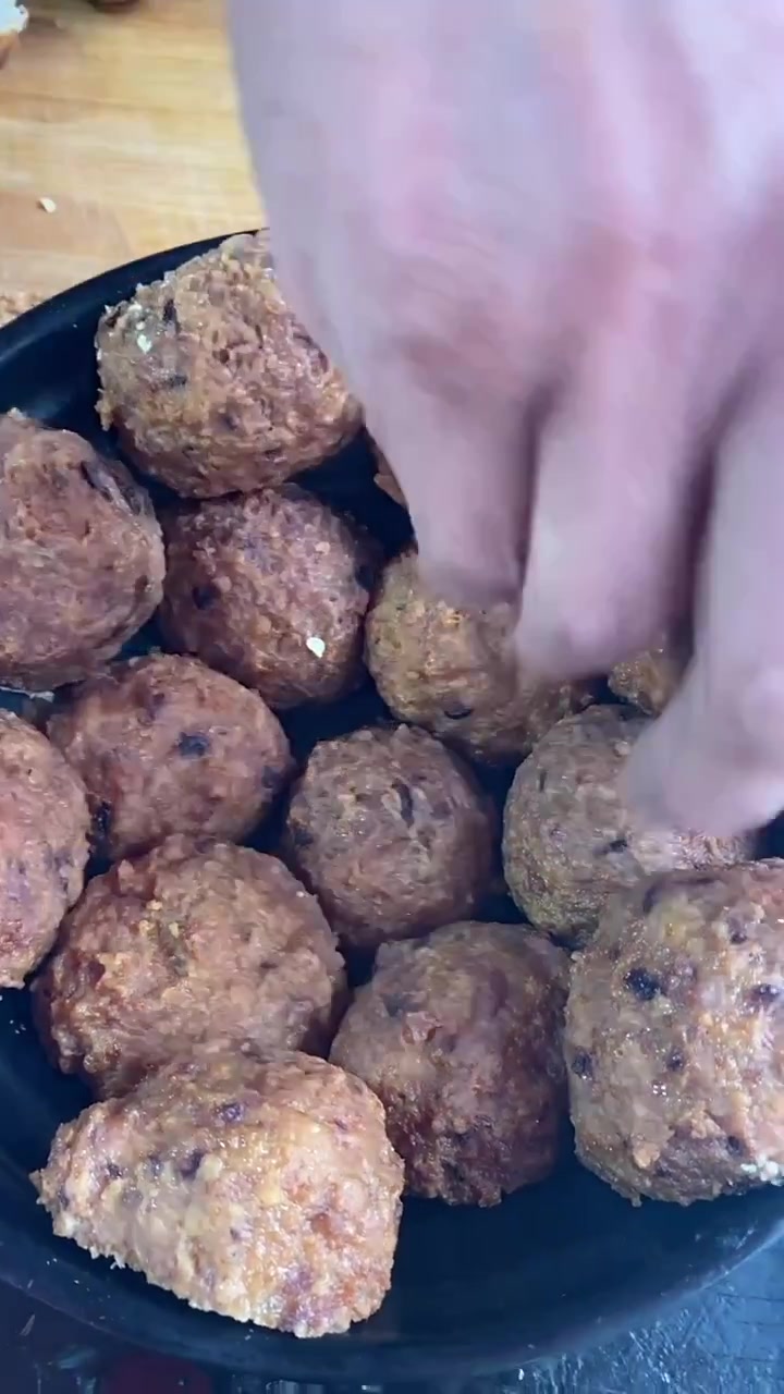 特色龙眼肉圆子教程来啦，做法简单超香！