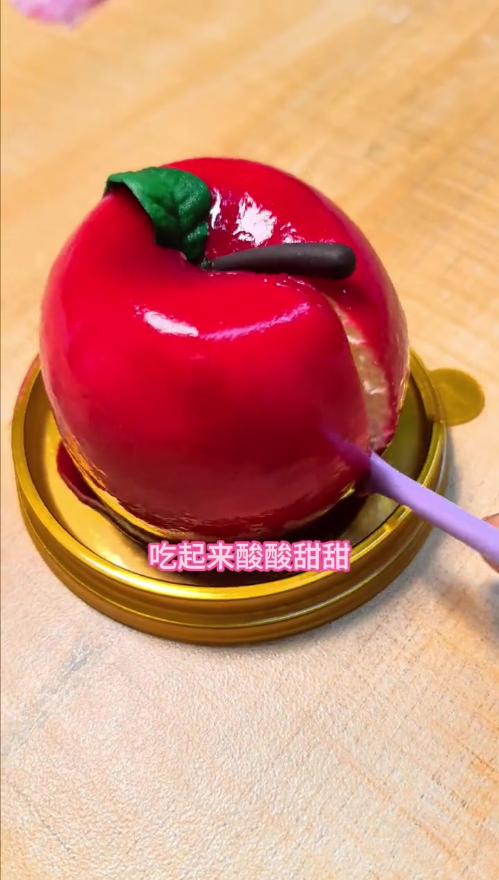 元祖这个苹安果慕斯蛋糕太漂亮啦，送人一定会心动！去年我就没抢到，真的拼手速