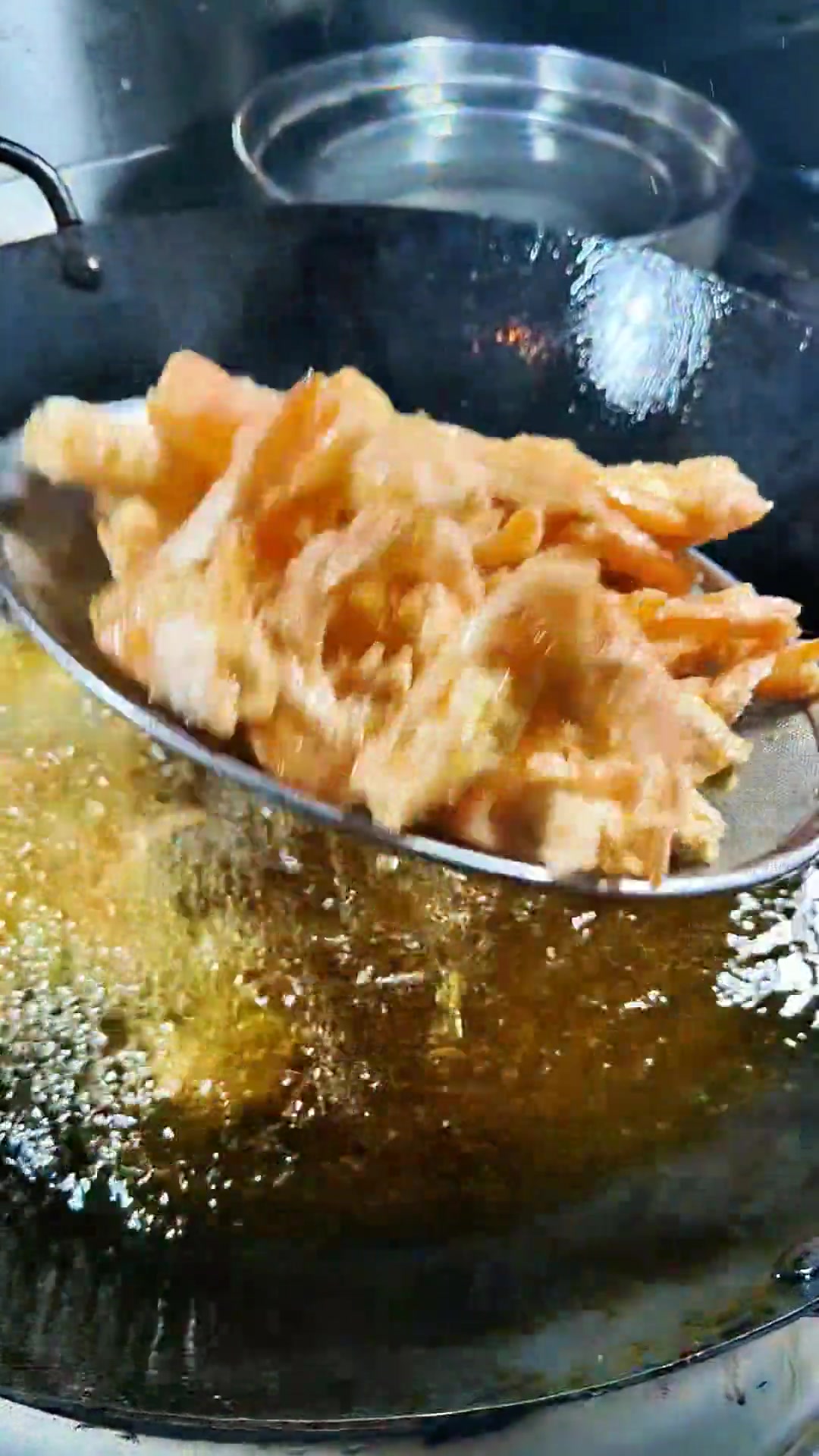 分享在家做麻辣鲜香牛蛙和虾的好吃方法，按这操作就行