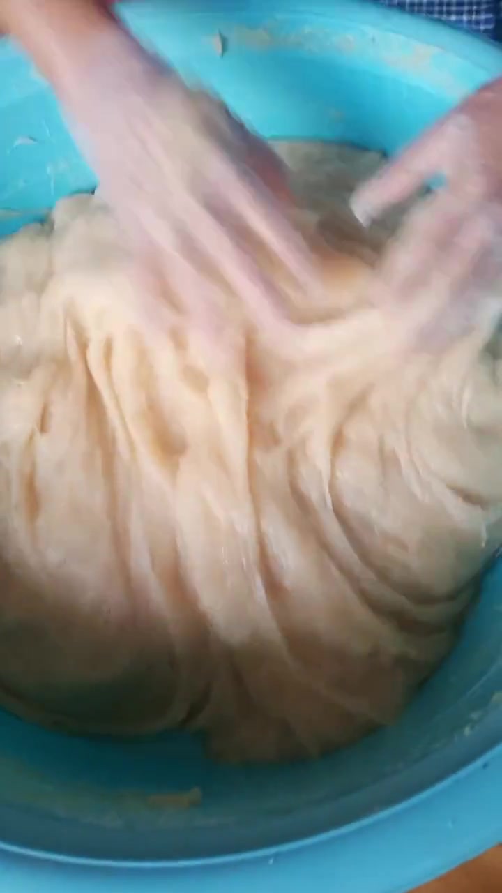 又做一批年枣糕，纯手工制作，没有任何添加剂
