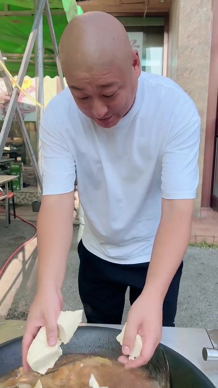 生日收到大胖头鱼,这鱼十五斤,今晚炖着吃!