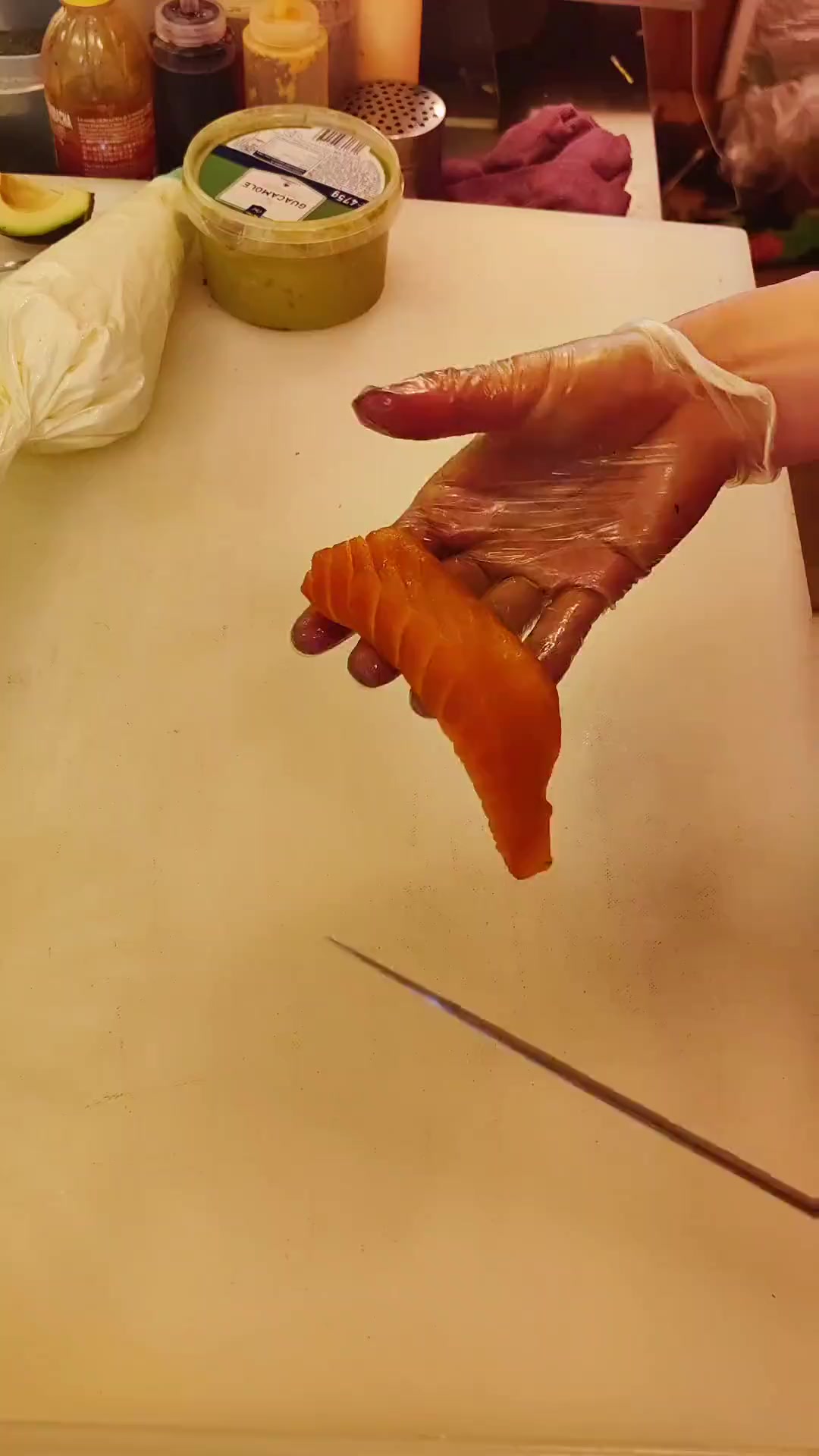 牛油果搭配,三文鱼芝士做一款创意塔塔,分享个人实战经验技巧,作品每天更新,喜欢的老铁双击关