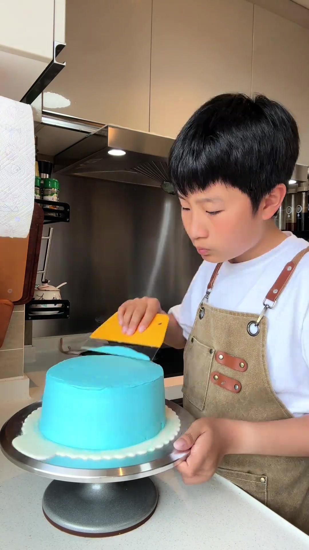 小孩儿哥给爸爸做父亲节蛋糕