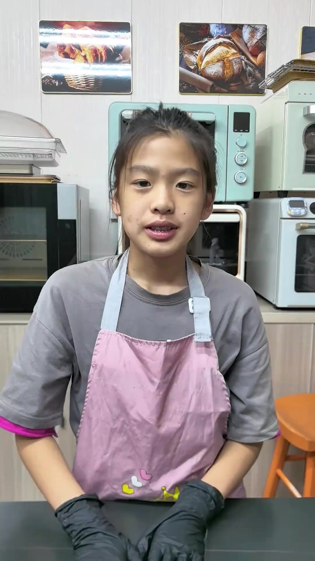 小学生给考研上岸表姐做鱼跃龙门蛋糕，祝前程似锦