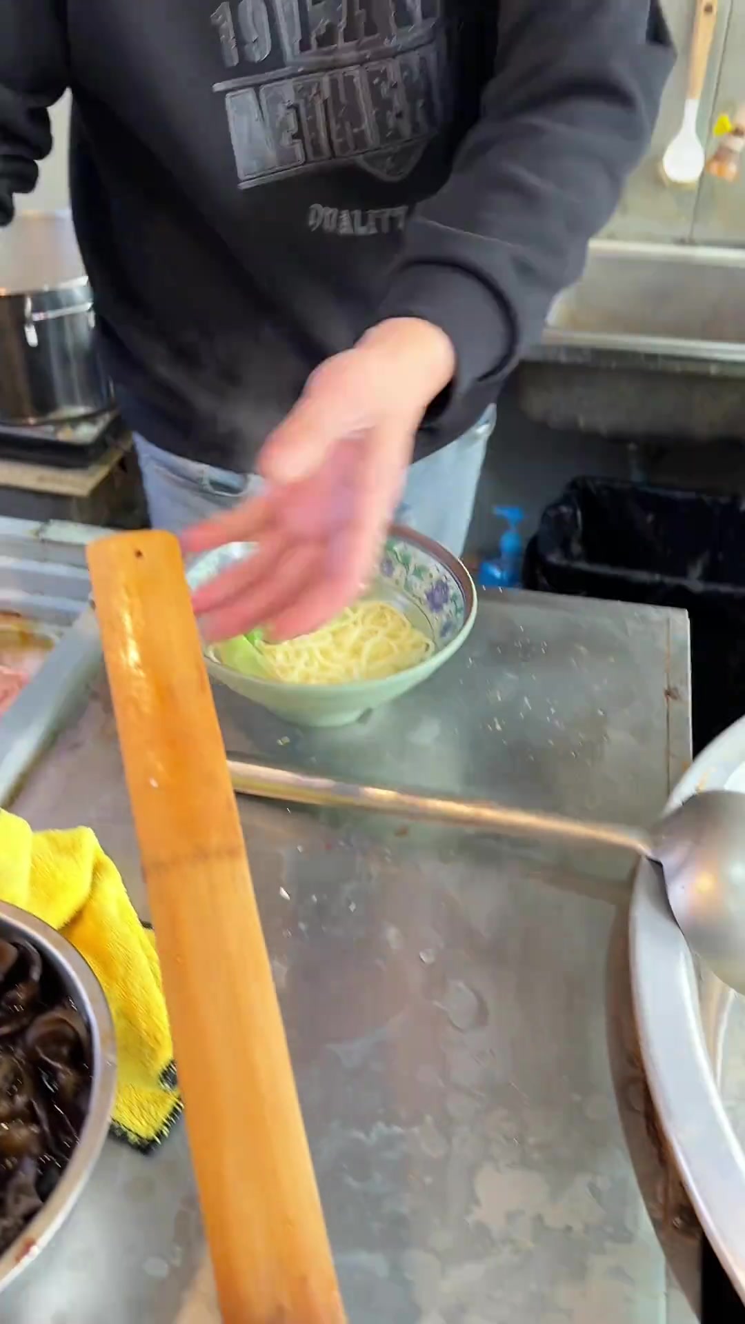 泉州街头十五块一份的生烫牛肉面!汤鲜肉嫩好好吃!