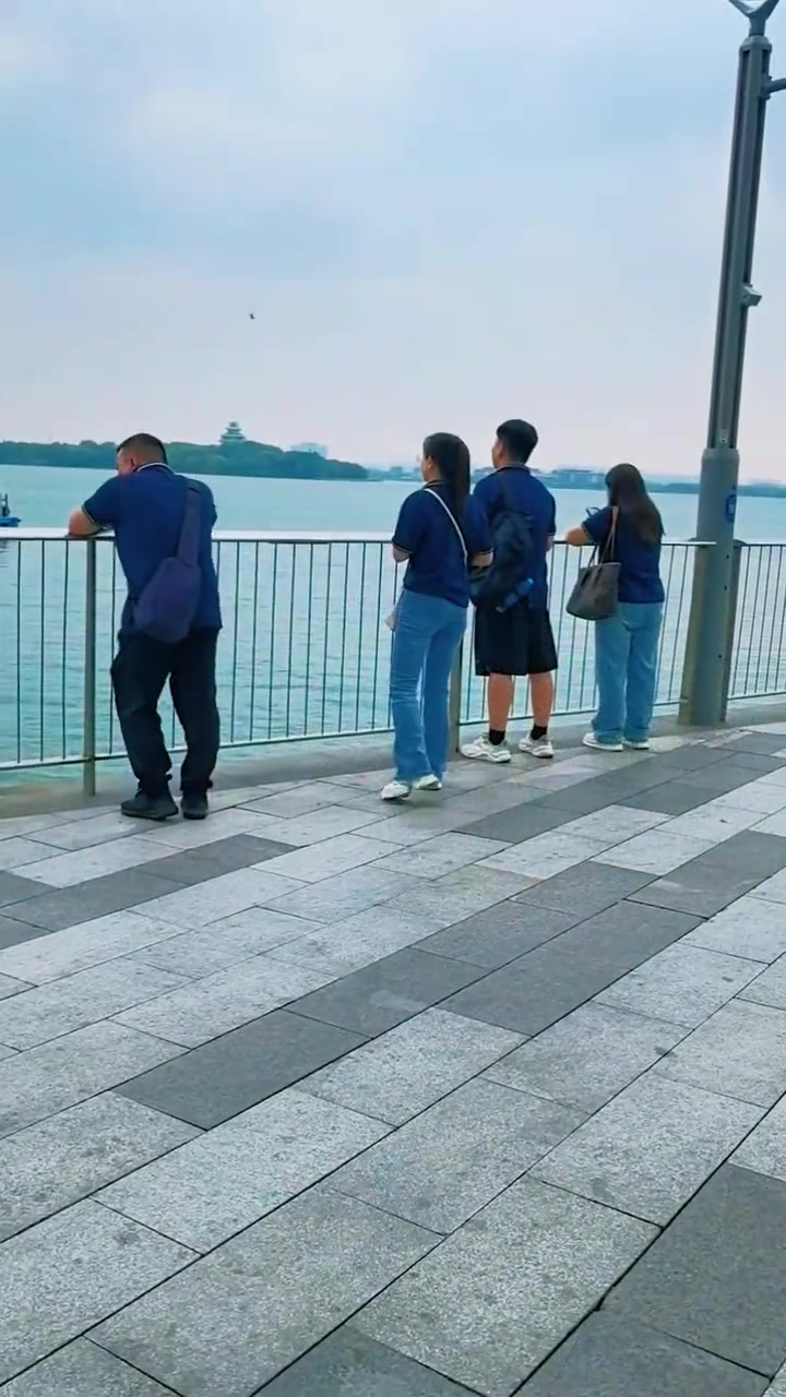 忙碌时光给自己放半天假，首打卡附近苏州金鸡湖月光码头