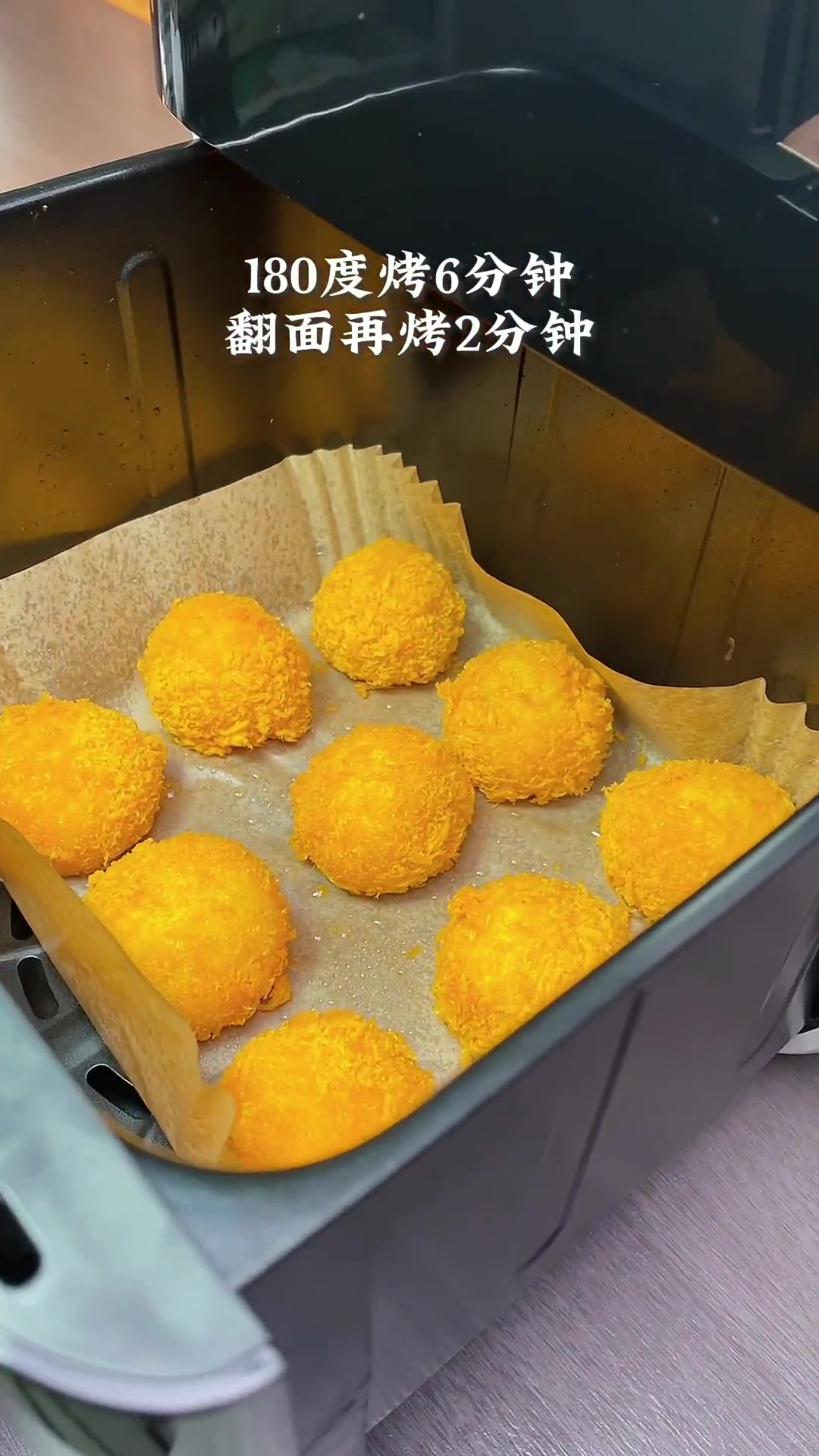 又解锁了汤圆的神仙新吃法,用空气炸锅烤一烤,个个外酥里糯,孩子也超爱吃