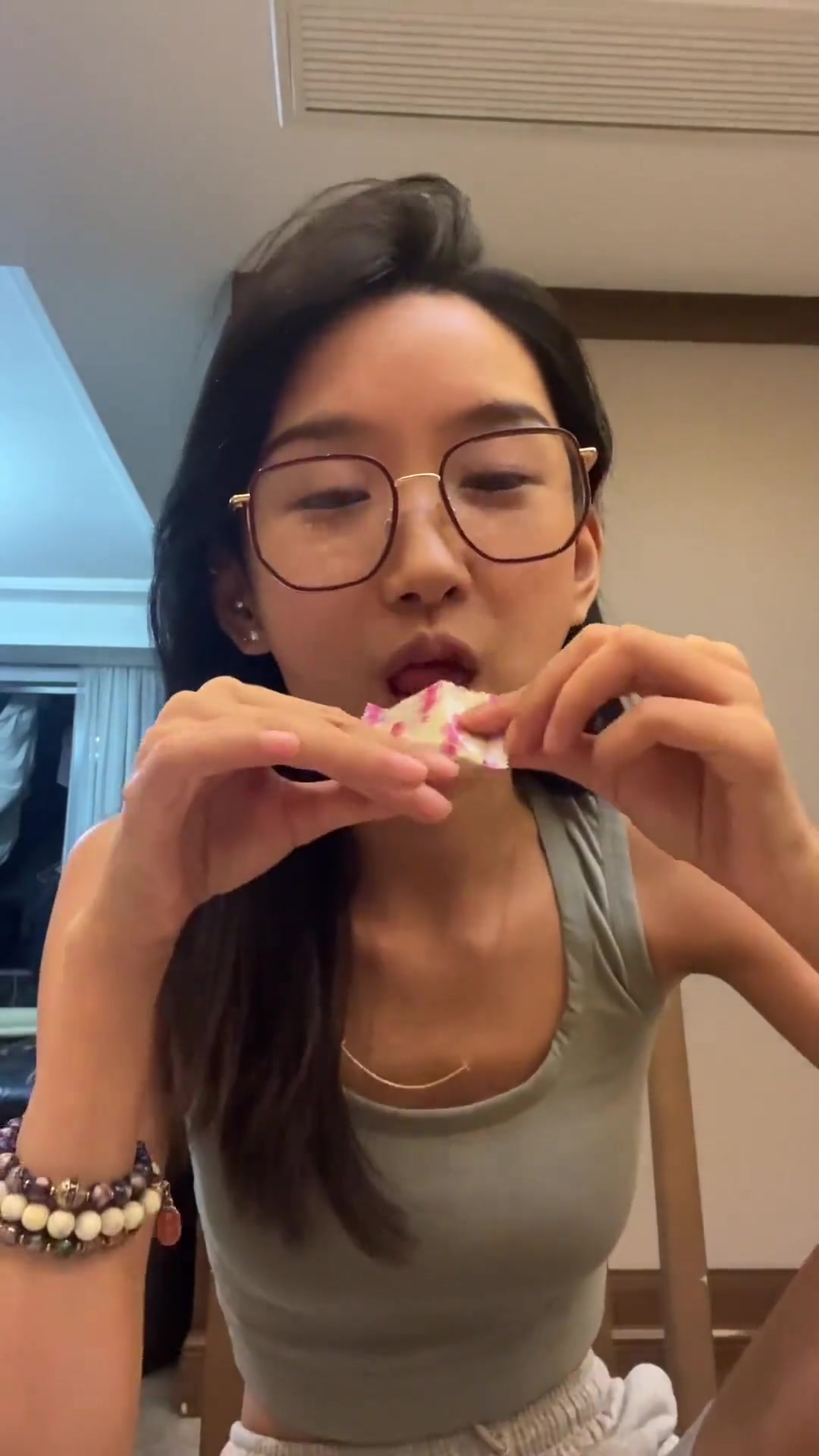 哈哈哈我就爱这么吃方便面