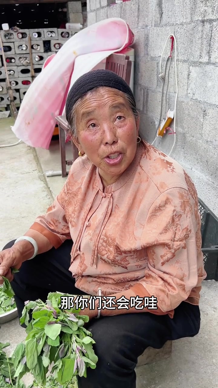 新出来的洋芋和豆角一起蒸饭真的好好吃