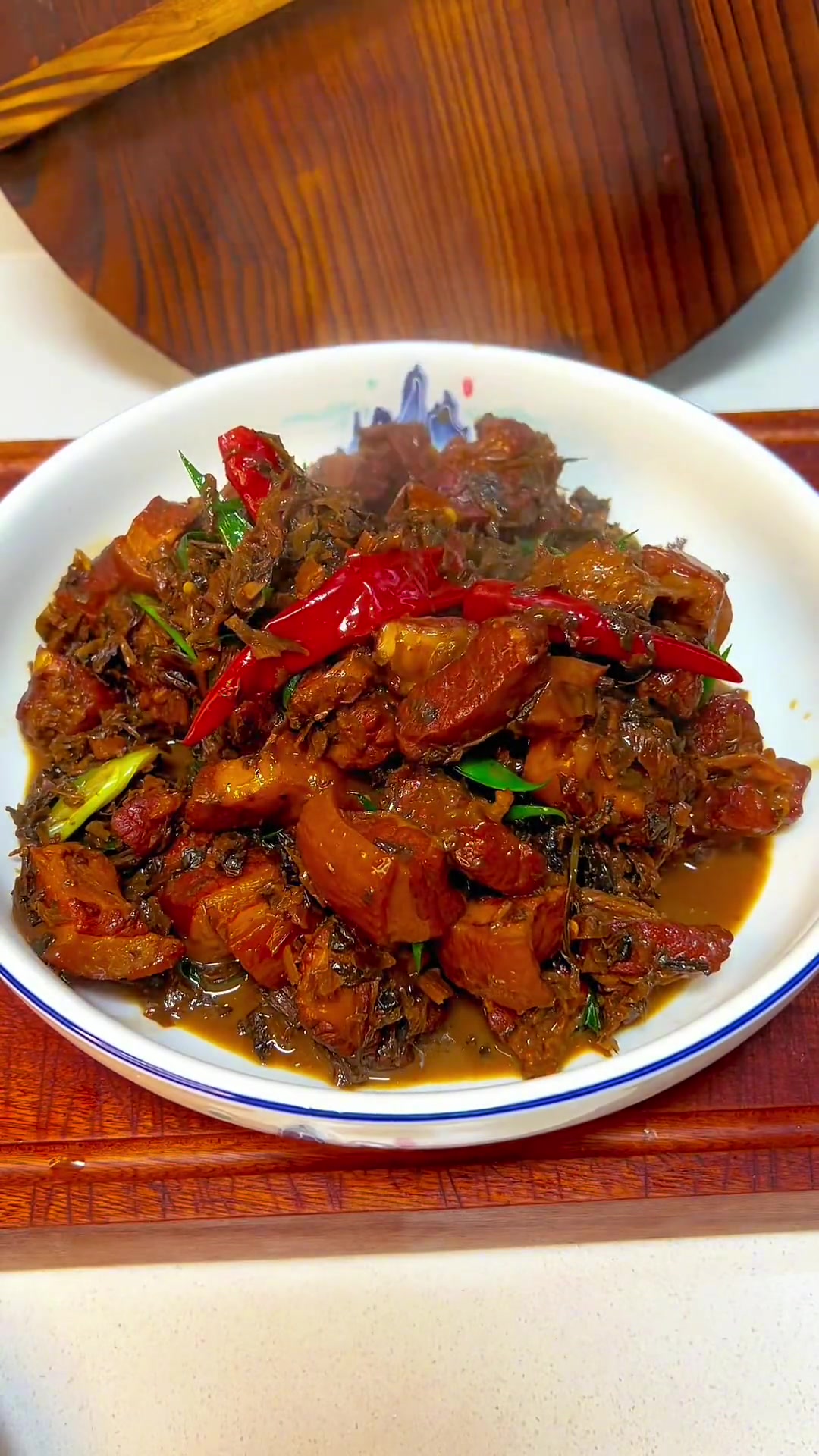 这样做的梅干菜烧肉，不油不腻，比红烧肉香，比扣肉好吃，真的太香了～