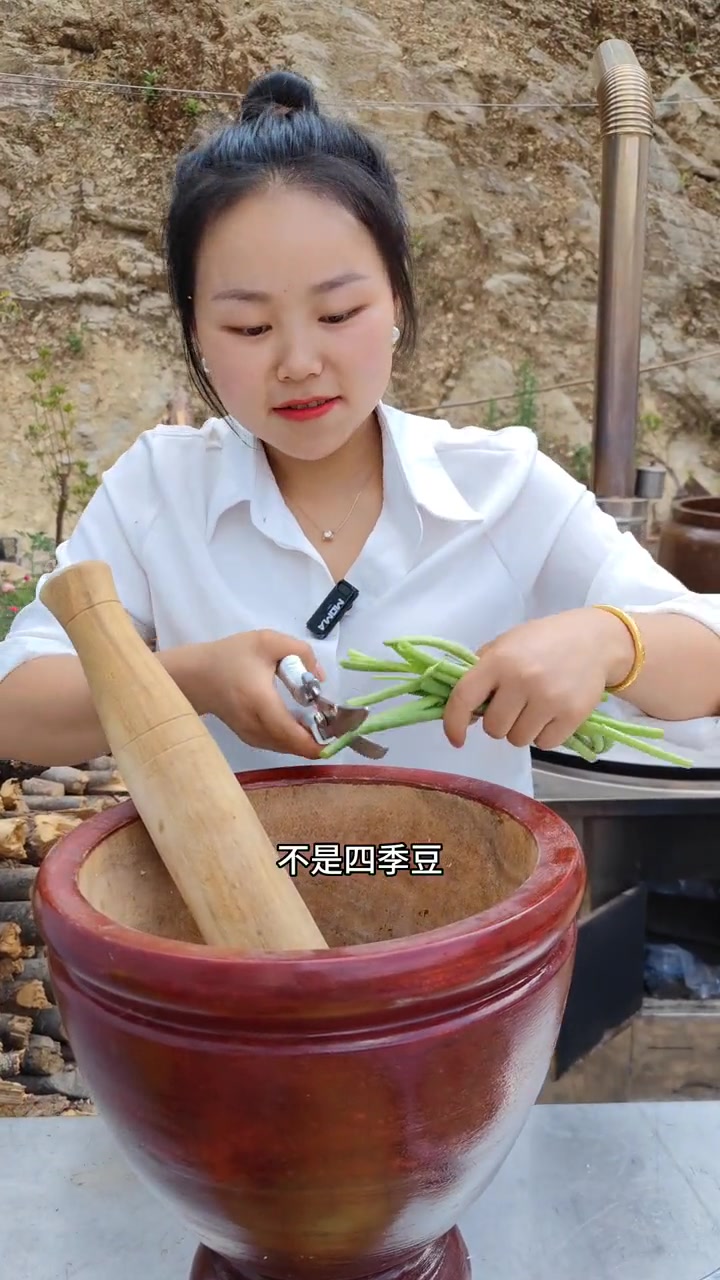 舂胡辣子鸡脚味太香了，下次安排胡辣子泡鸡脚