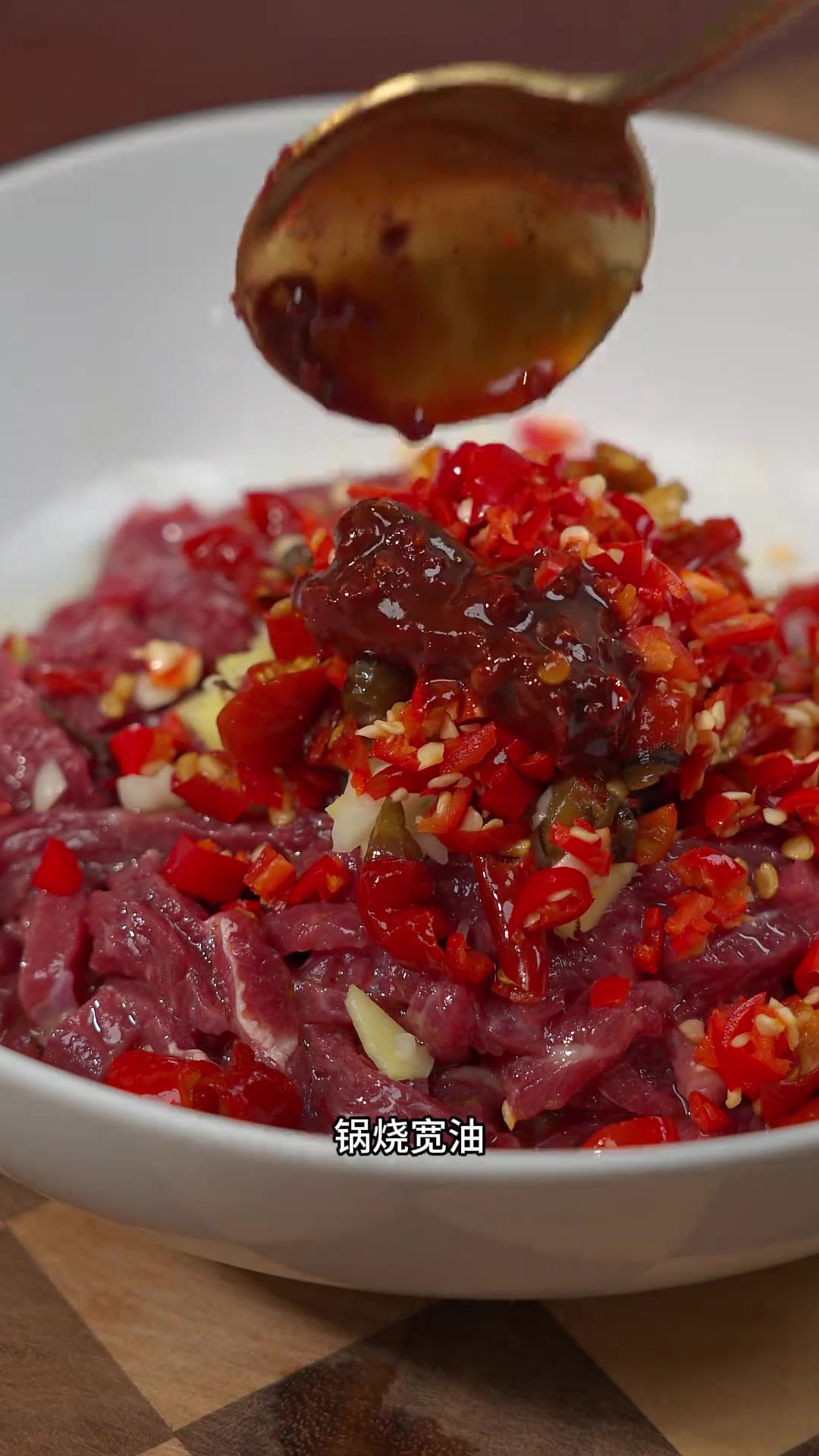 家里来客你就像我这样炒一盘双椒牛肉丝，鲜嫩入味后下饭，一盘根本不够吃