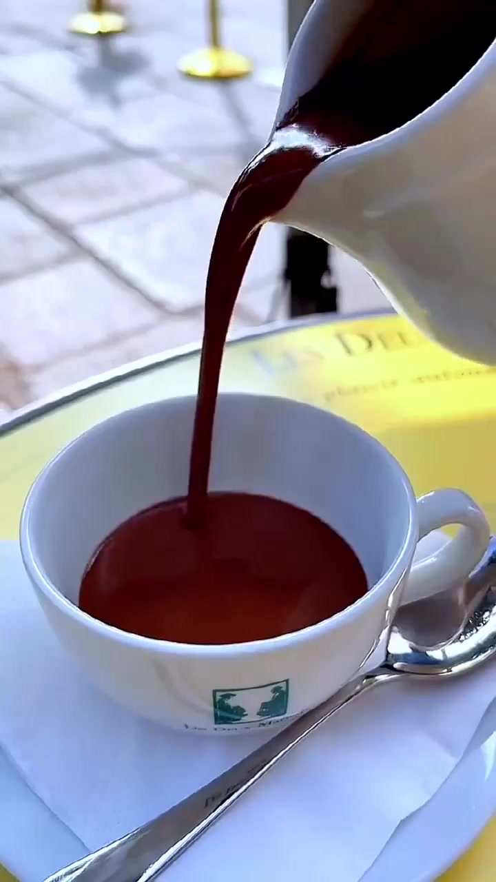 夏日旅行,热量满满的法式热巧克力,喝进嘴里的就是那股满满的的