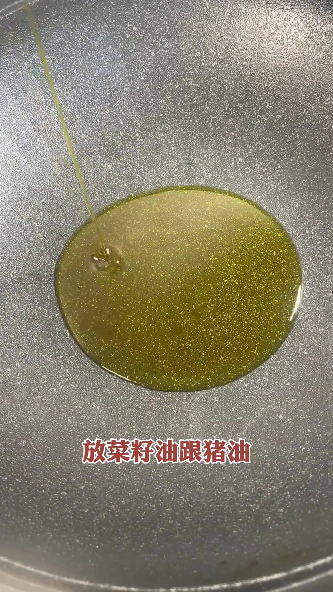 咸肉烧河蚌,在我们这里又叫河歪,非常鲜美