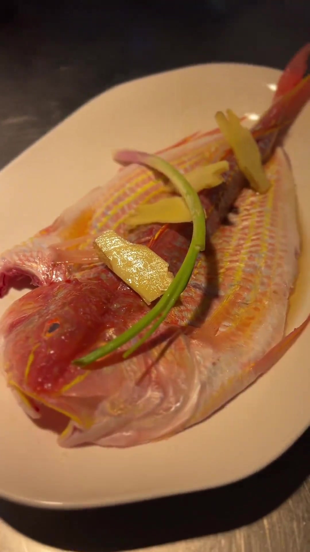 金线鱼，肉质细嫩鲜美，葱油蒸简单又营养