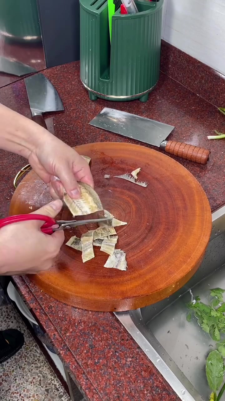 潮汕炒芥兰，刺脯，鱼露是必备