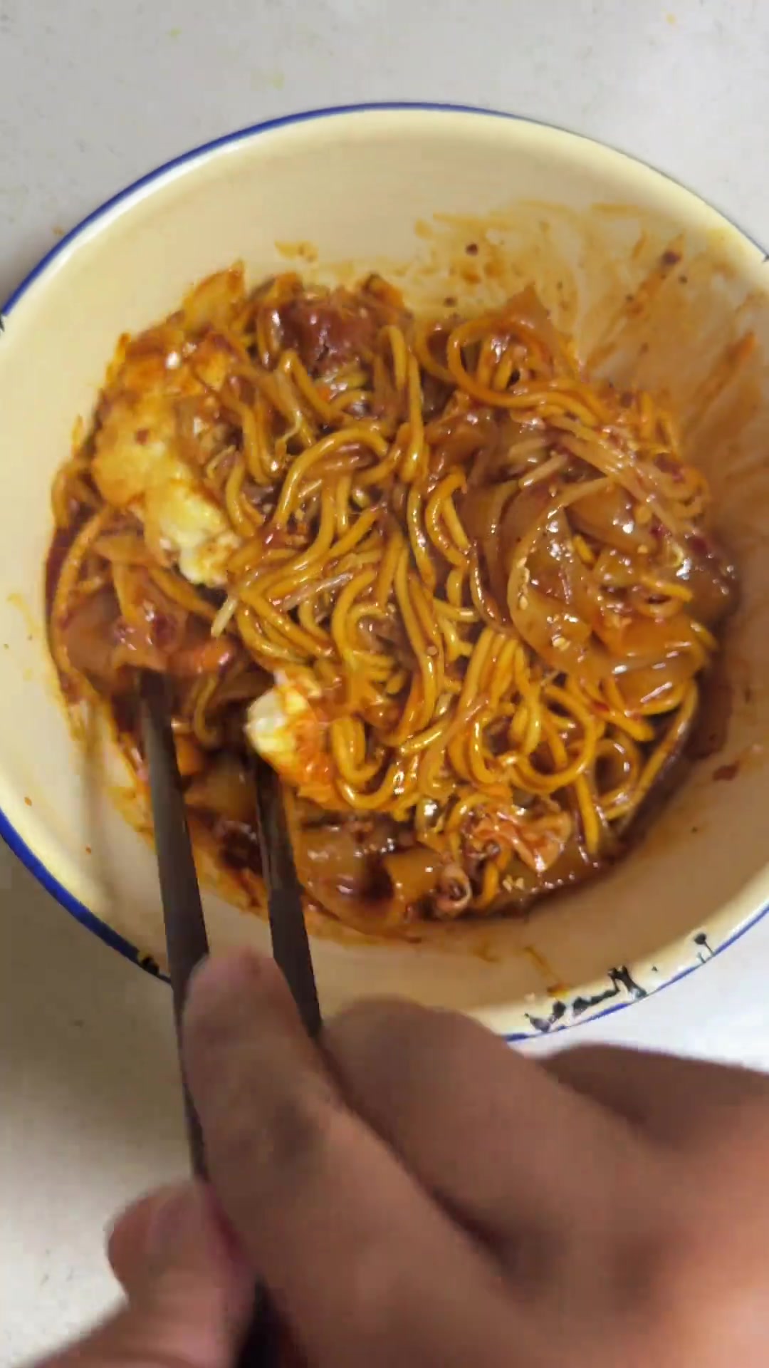 做个凉皮凉面混炒吃吃吧!真的不要太香!记得上高中的晚自习晚饭时间!一周能吃四次!是记忆中的