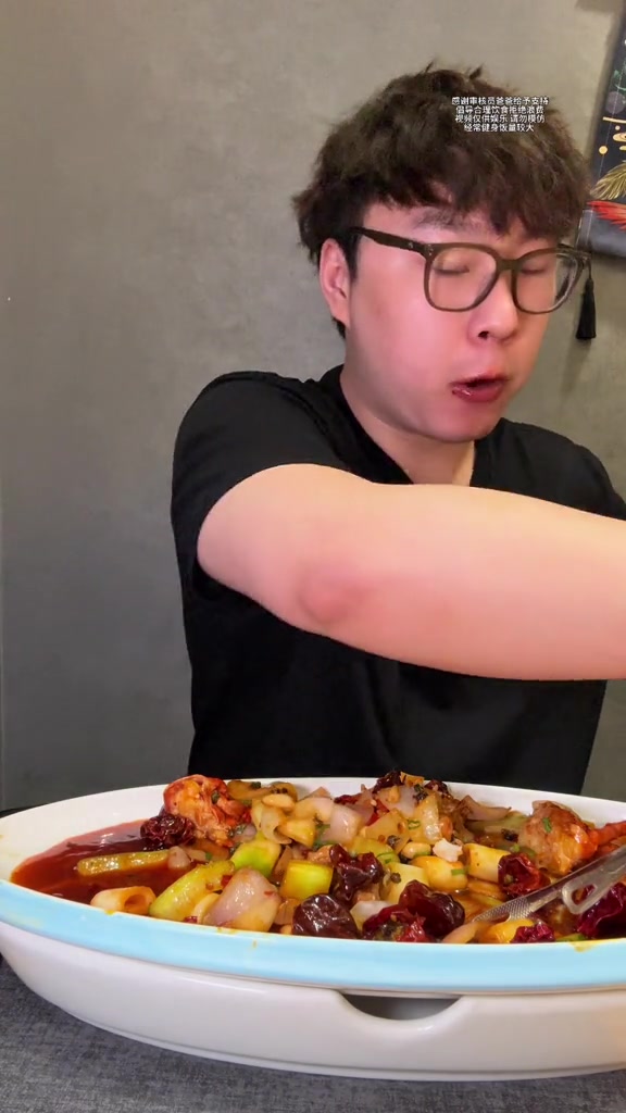 在青岛体验1688/位帝王蟹自助，把帝王蟹当饭吃龙虾当馒头啃，看看有多快乐