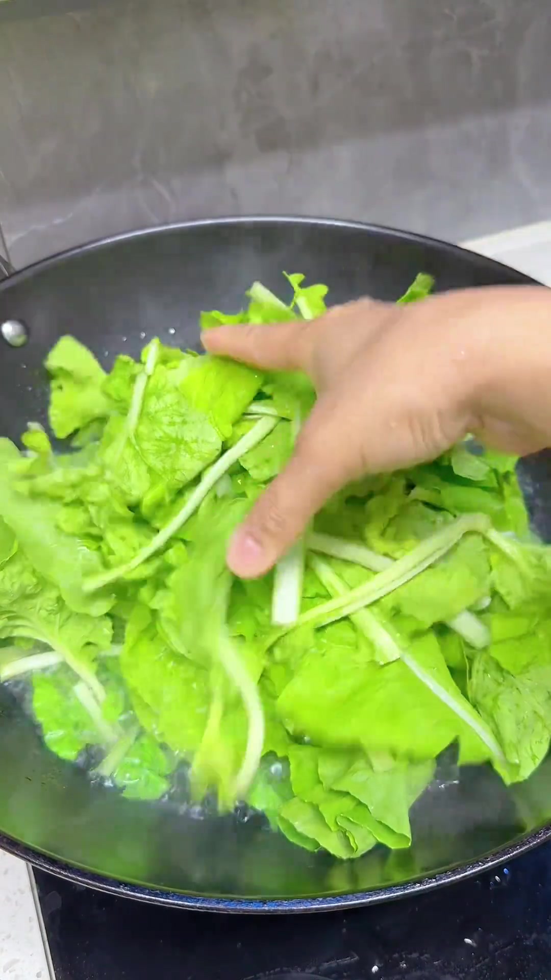 二层肉一斤45,猪颈肉一斤35,久久买一次猪颈肉来白切,口感也是很棒的