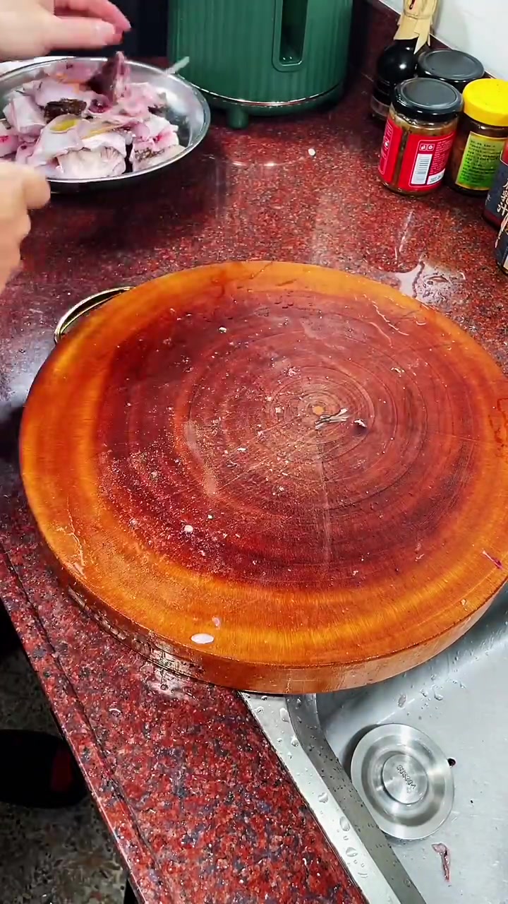 铜锣鱼头大,熬胡椒也是不错的选择