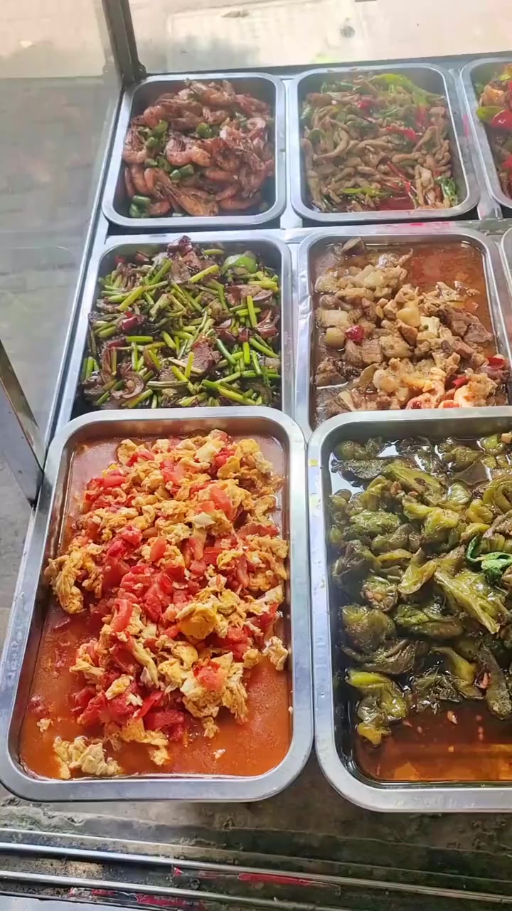 开饭了，云贵川渝口味，有牛肉面绿豆粉和米线……