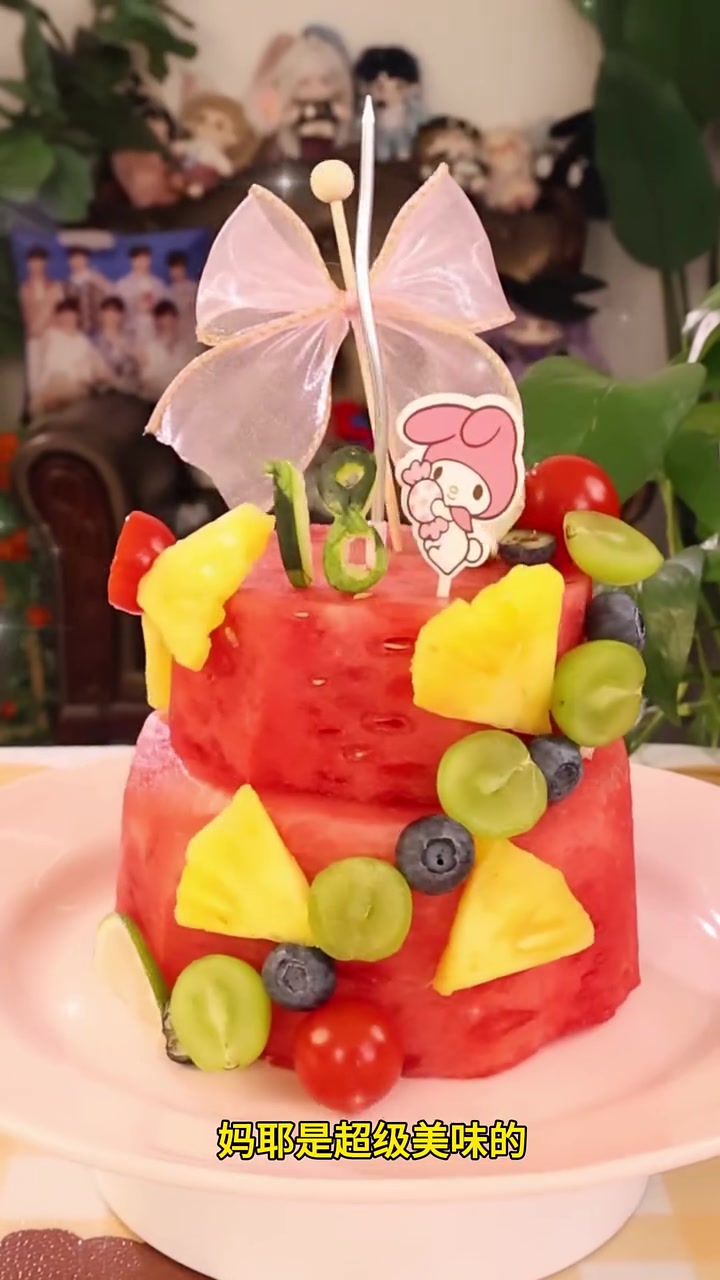 幸福就是给闺蜜亲手做西瓜蛋糕～该你艾特了！西瓜蛋糕 闺蜜 美食甜品治愈一切不开心